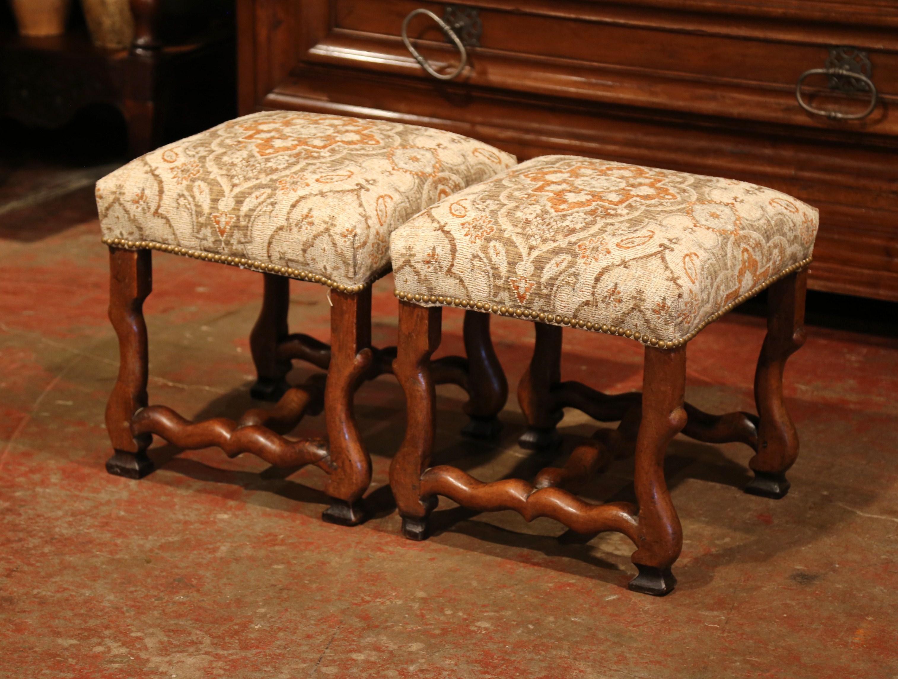 Pair of 19th Century French Louis XIII Carved Walnut Os De Mouton Stools In Good Condition In Dallas, TX