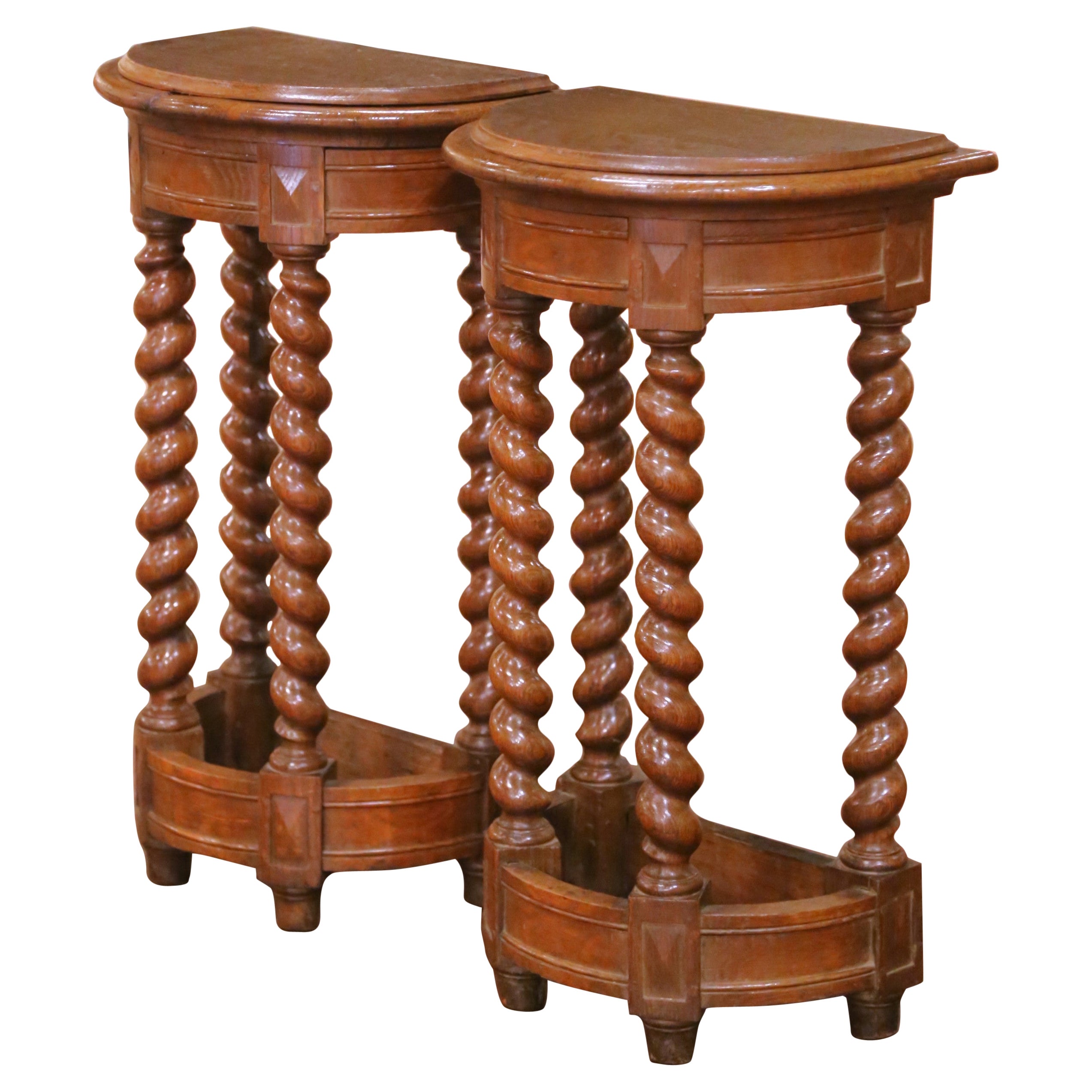 Pair of 19th Century French Louis XIII Demi-Lune Oak Console Tables en venta