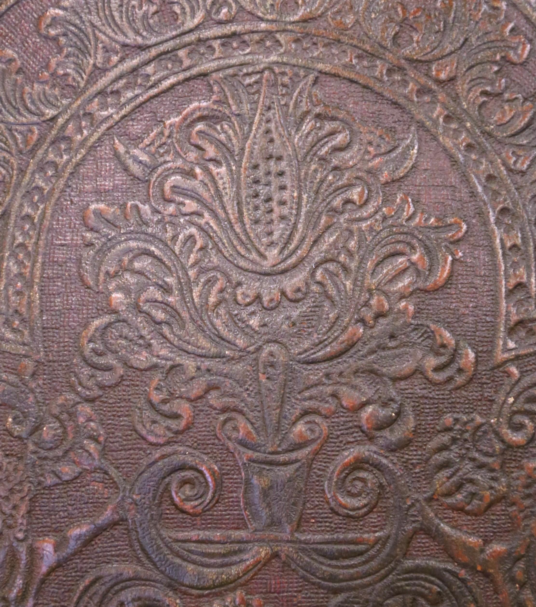 Pair of 19th Century French Louis XIII Walnut Armchairs with Embossed Leather en vente 3