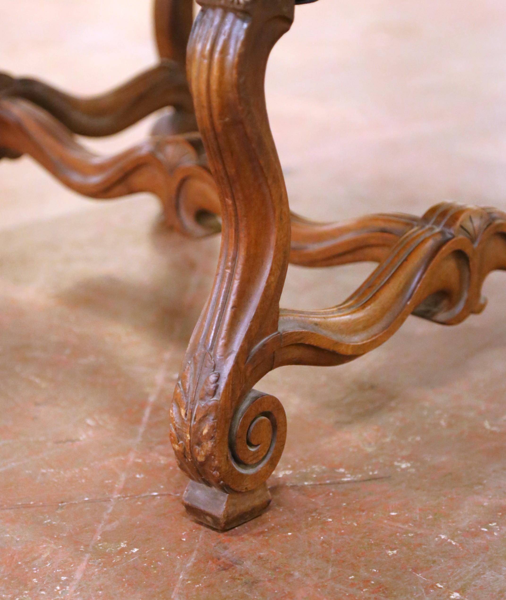 Pair of 19th Century French Louis XIII Walnut Armchairs with Embossed Leather en vente 5