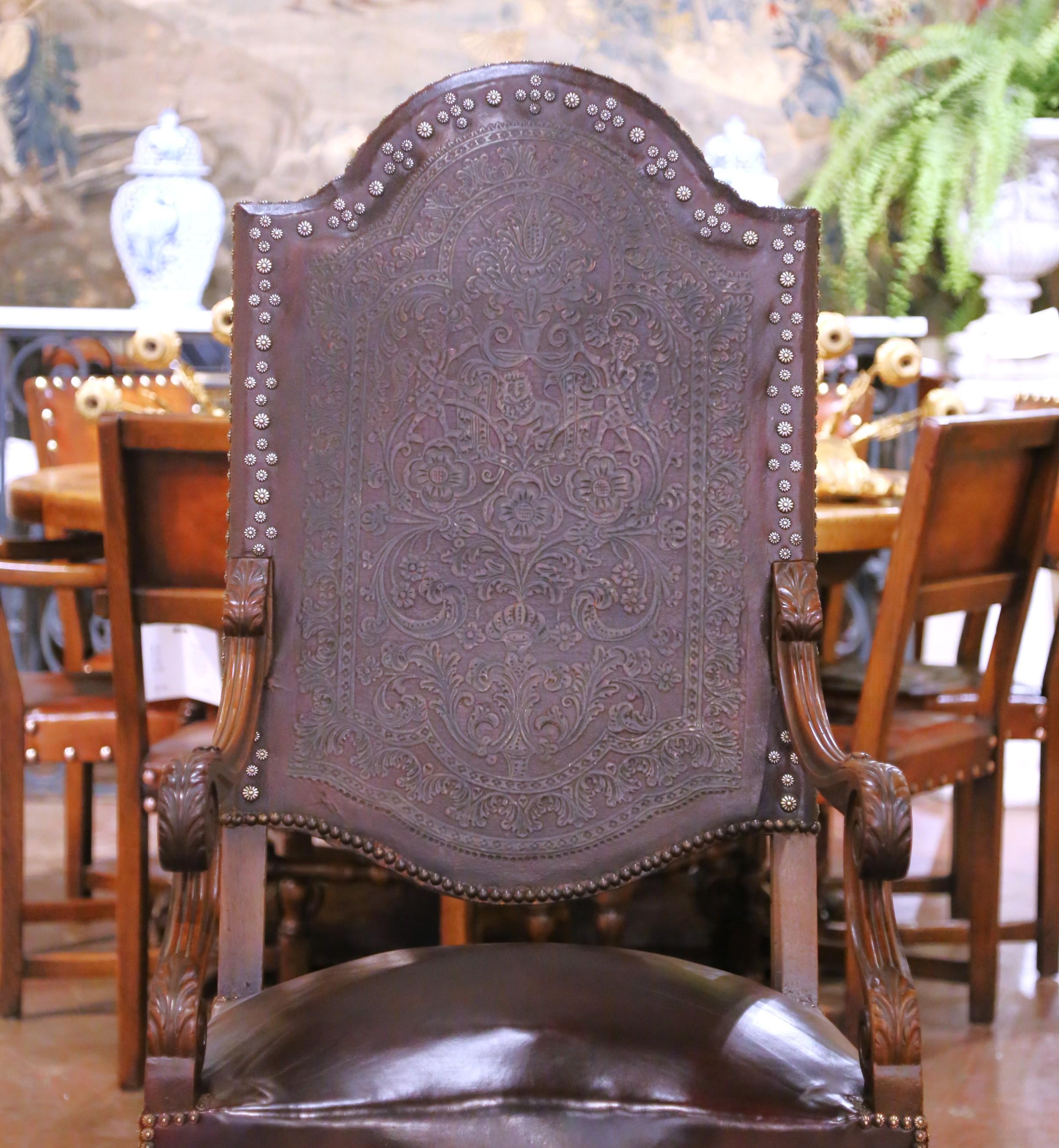 Sculpté à la main Pair of 19th Century French Louis XIII Walnut Armchairs with Embossed Leather en vente