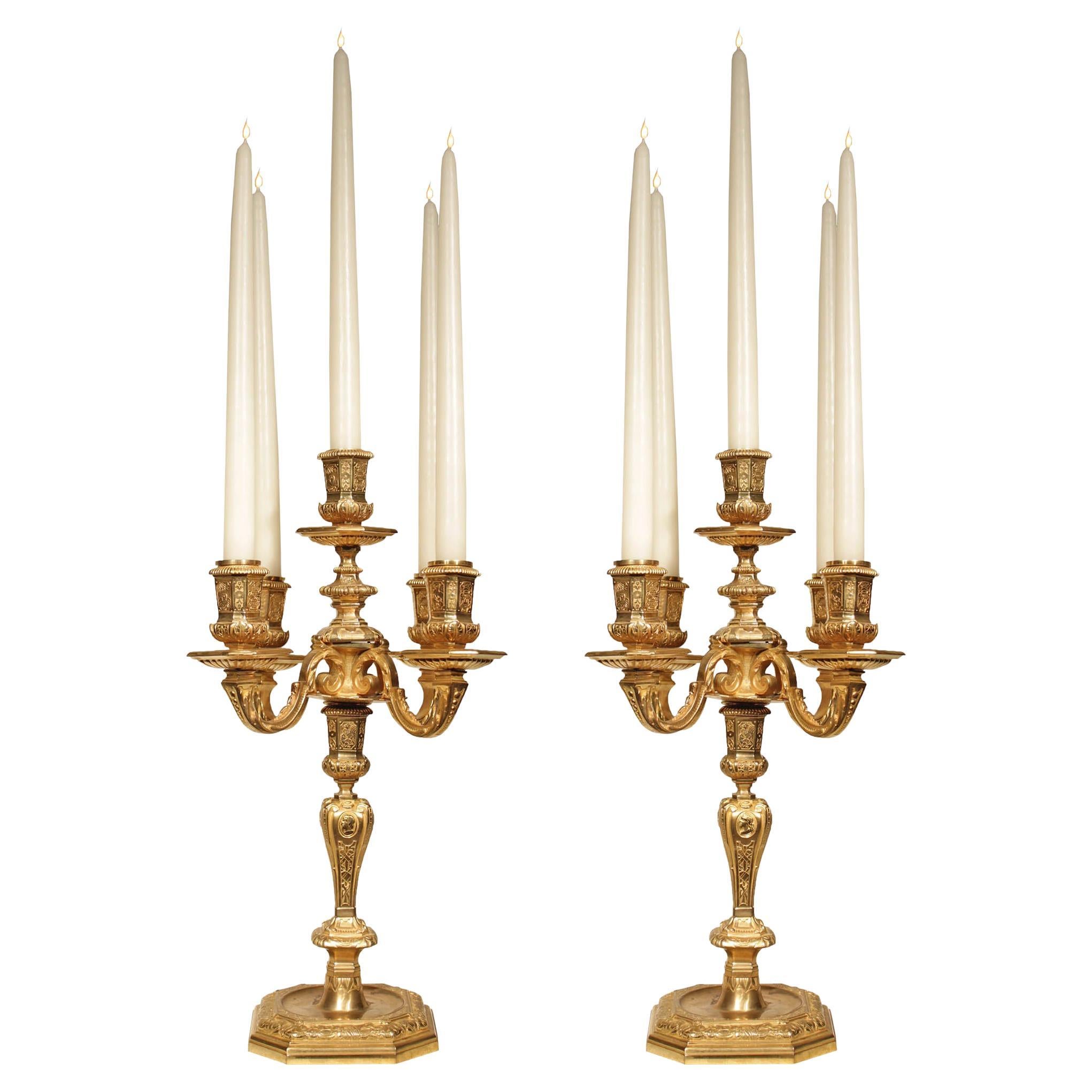 Paire de candélabres français Louis XIV du 19ème siècle en bronze doré