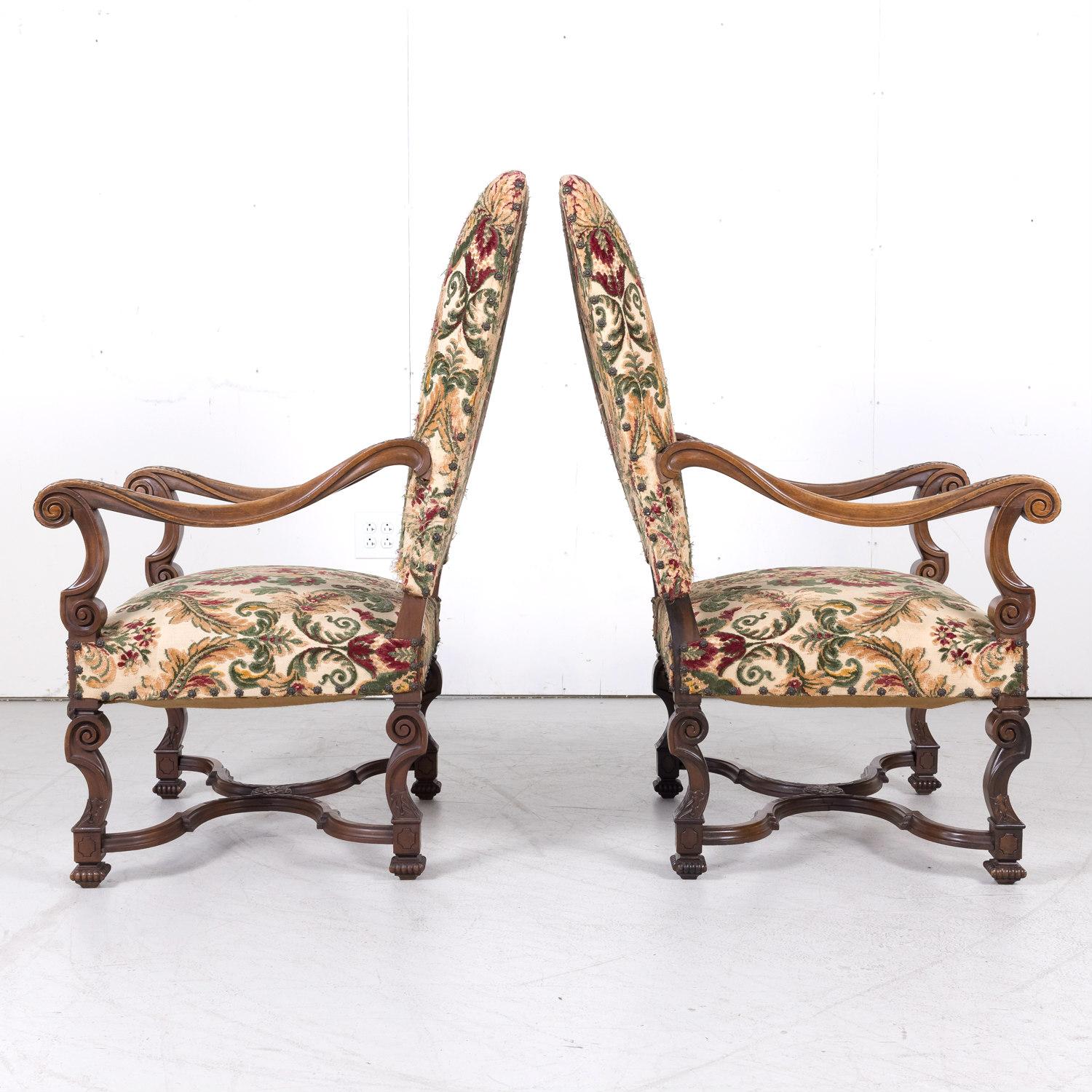 Pair of 19th Century French Louis XIV Style Carved Walnut Fauteuils In Good Condition For Sale In Birmingham, AL