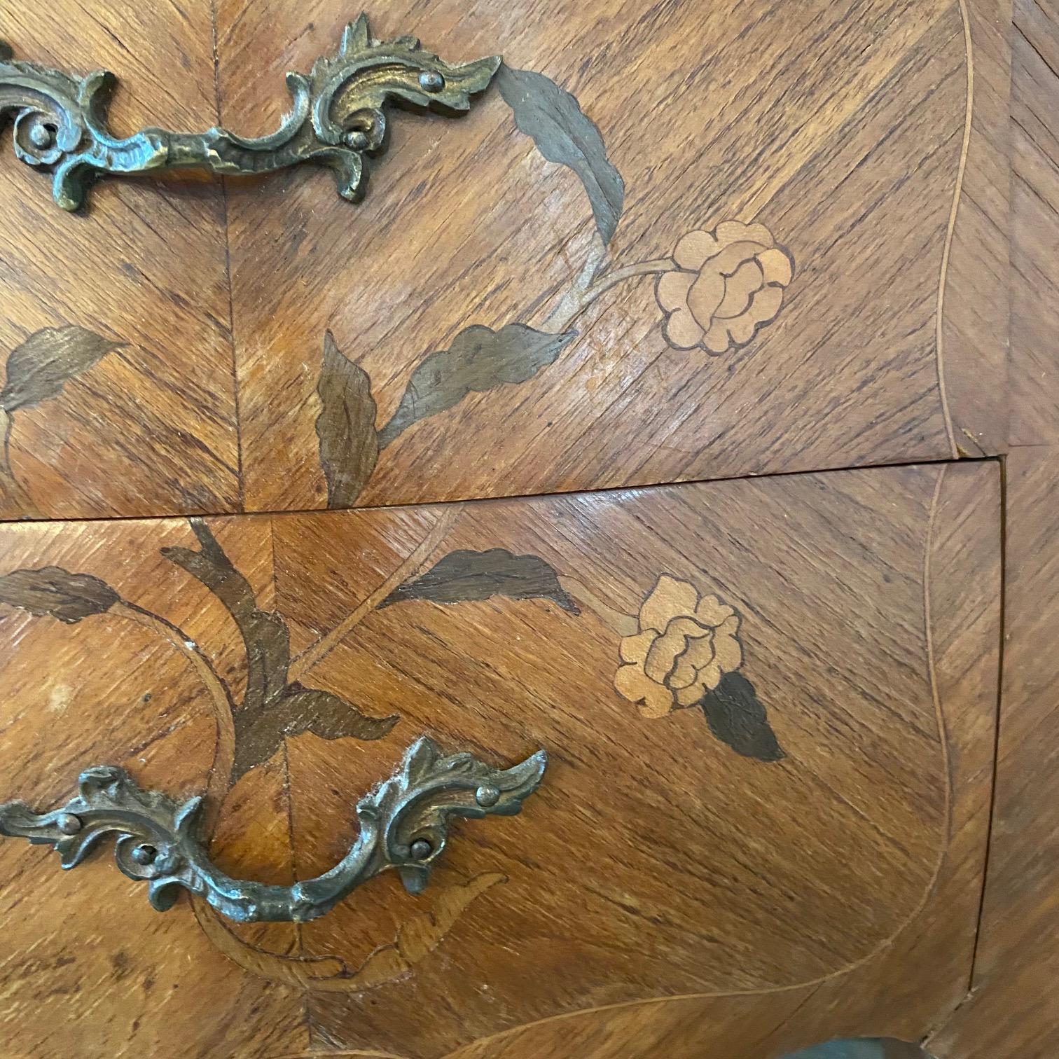 Pair of 19th Century French Louis XV Marquetry Night Stands For Sale 1