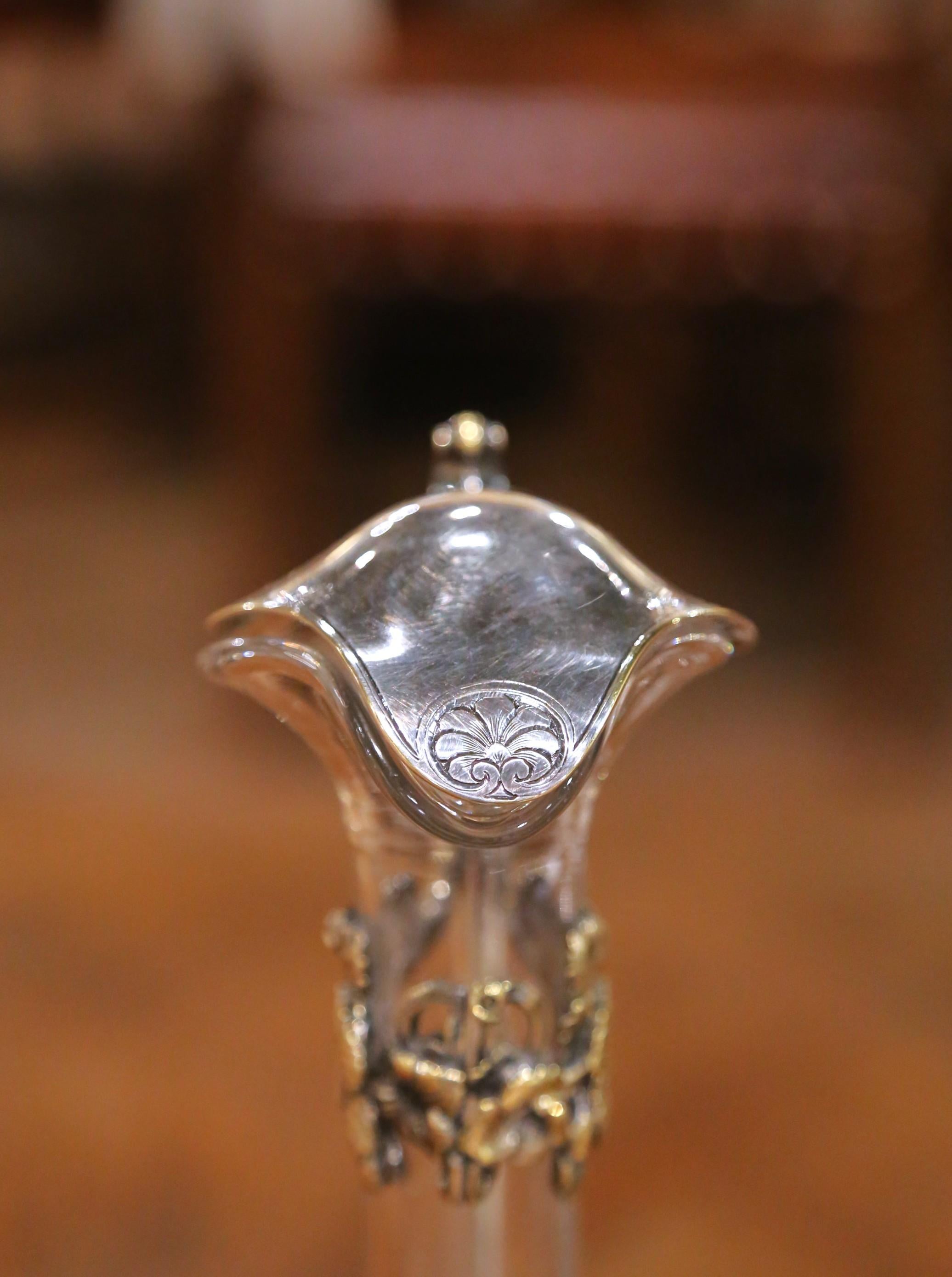 Paar versilberte und kristallene Weindekanter des 19. Jahrhunderts aus Frankreich im Stil Ludwig XV (Handgefertigt) im Angebot