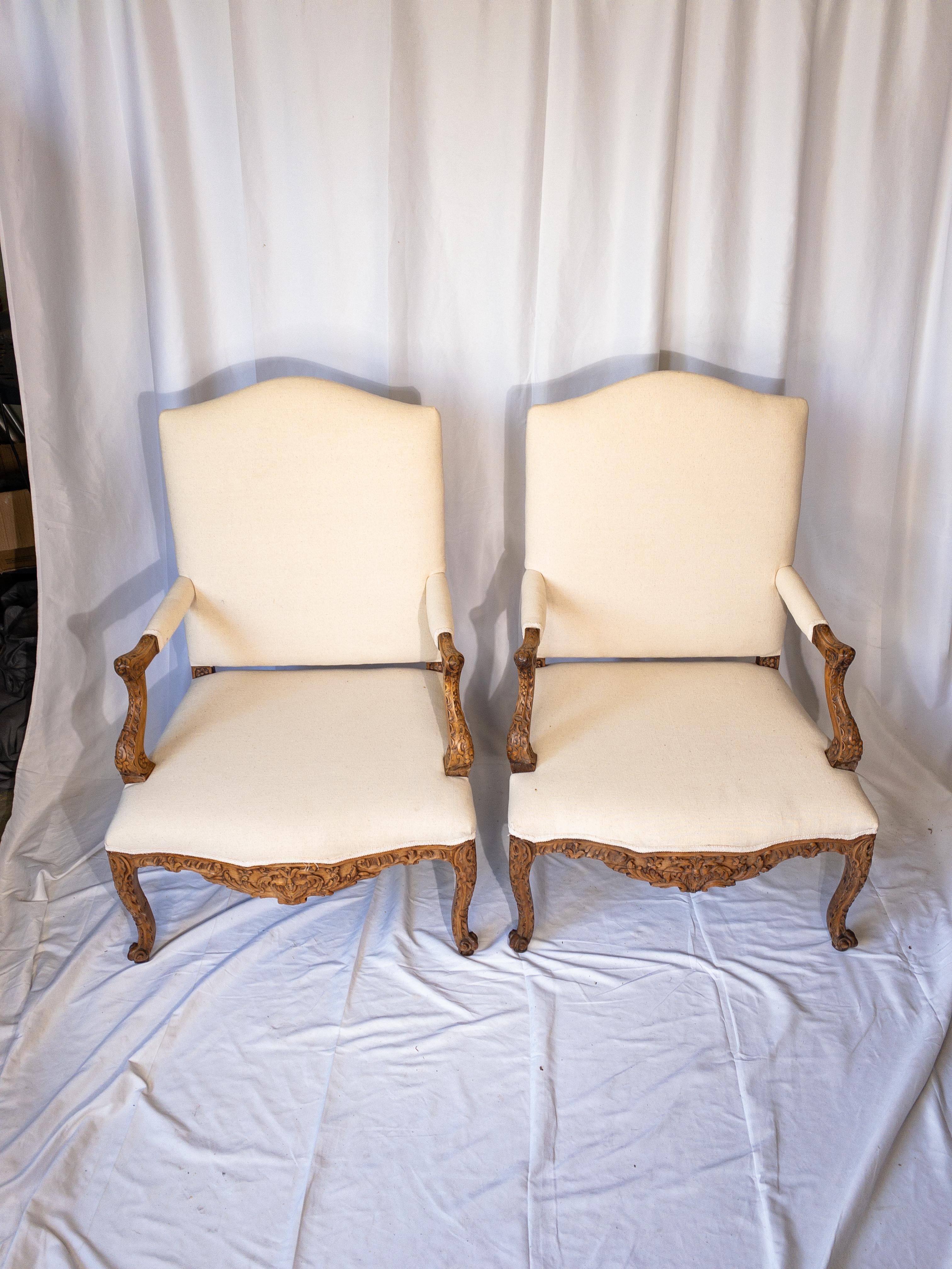 Pair of 19th Century French Louis XV Style Carved Wooden Arm Chairs In Good Condition For Sale In Houston, TX