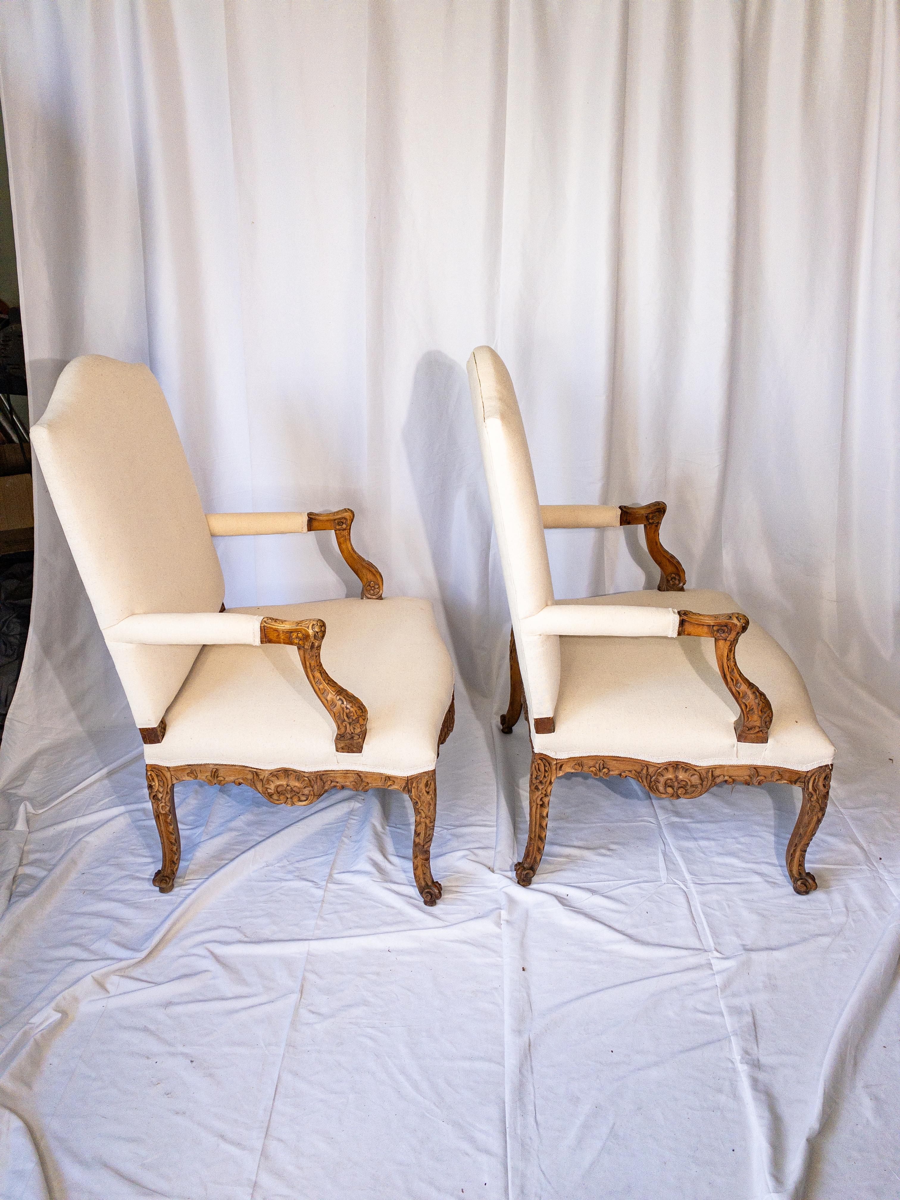 Pair of 19th Century French Louis XV Style Carved Wooden Arm Chairs For Sale 3