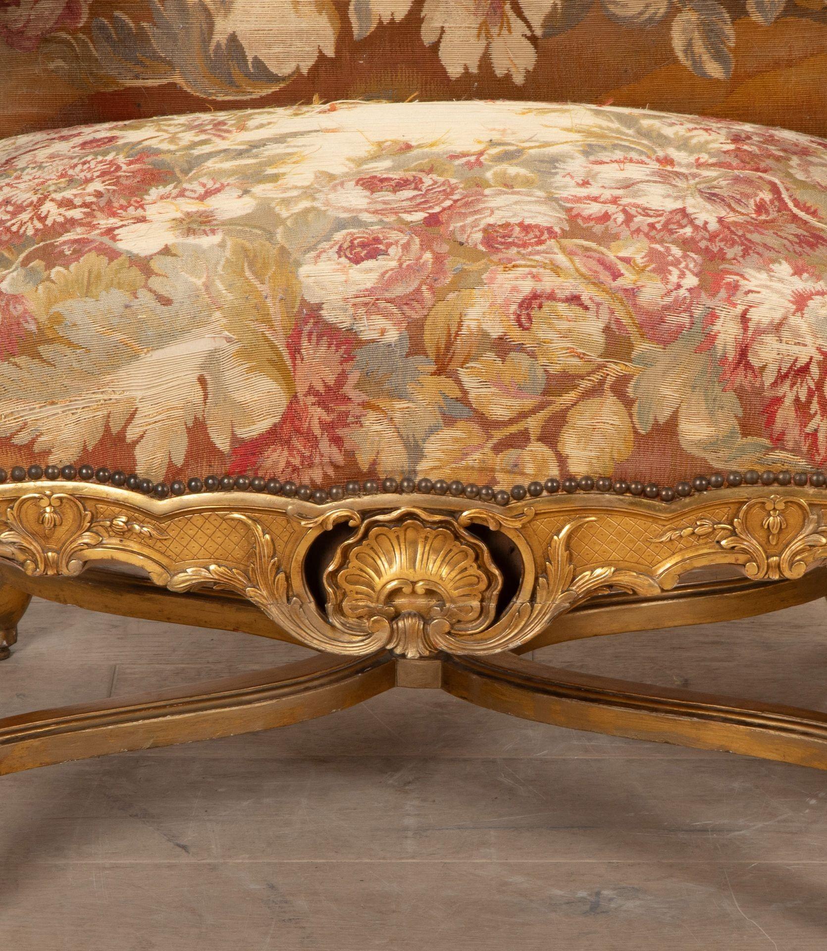 Coppia di sedie da trono dorate in stile Luigi XV francese del XIX secolo in vendita 6