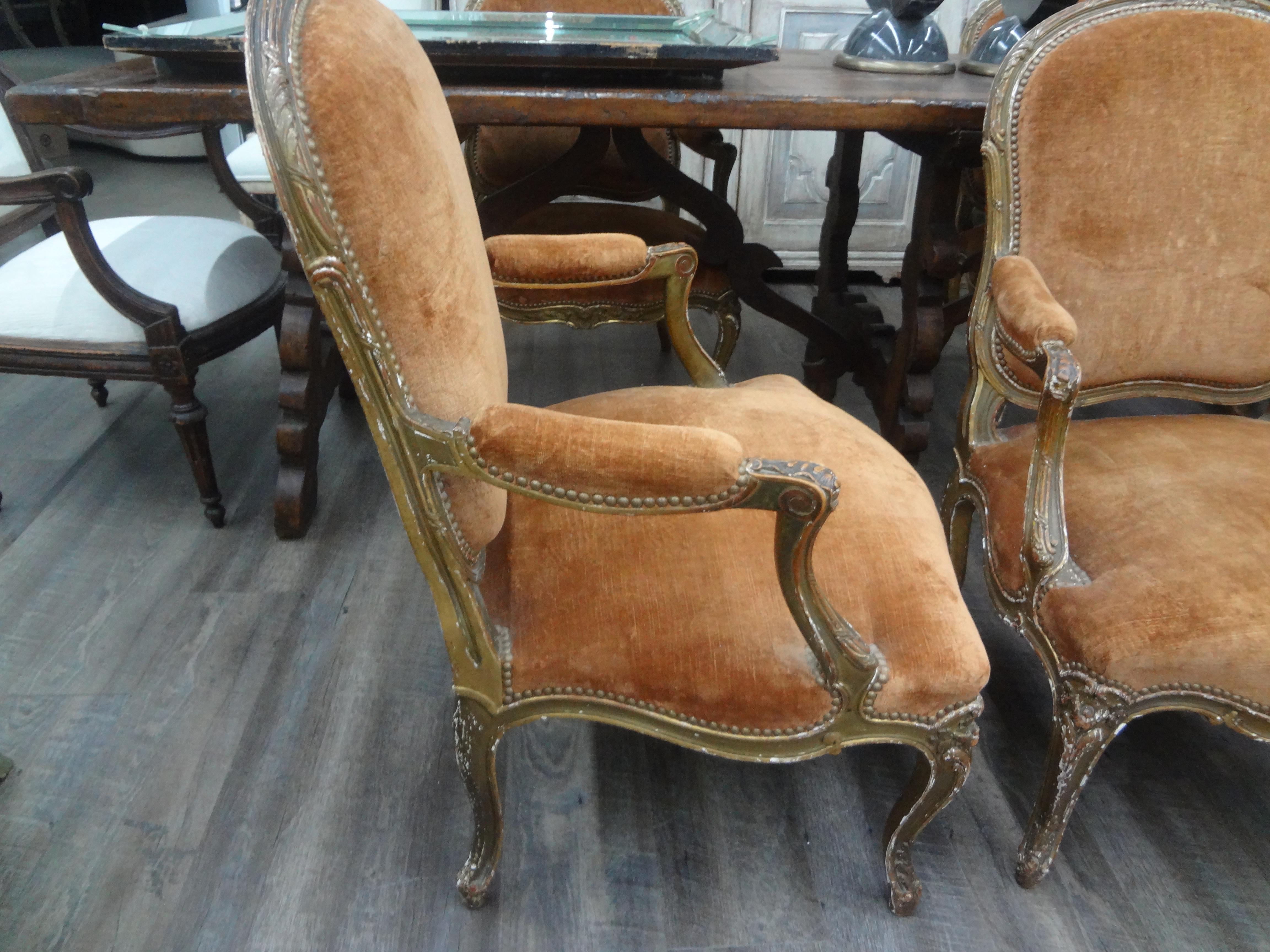 Paire de chaises françaises du 19ème siècle en bois doré de style Louis XV en vente 4