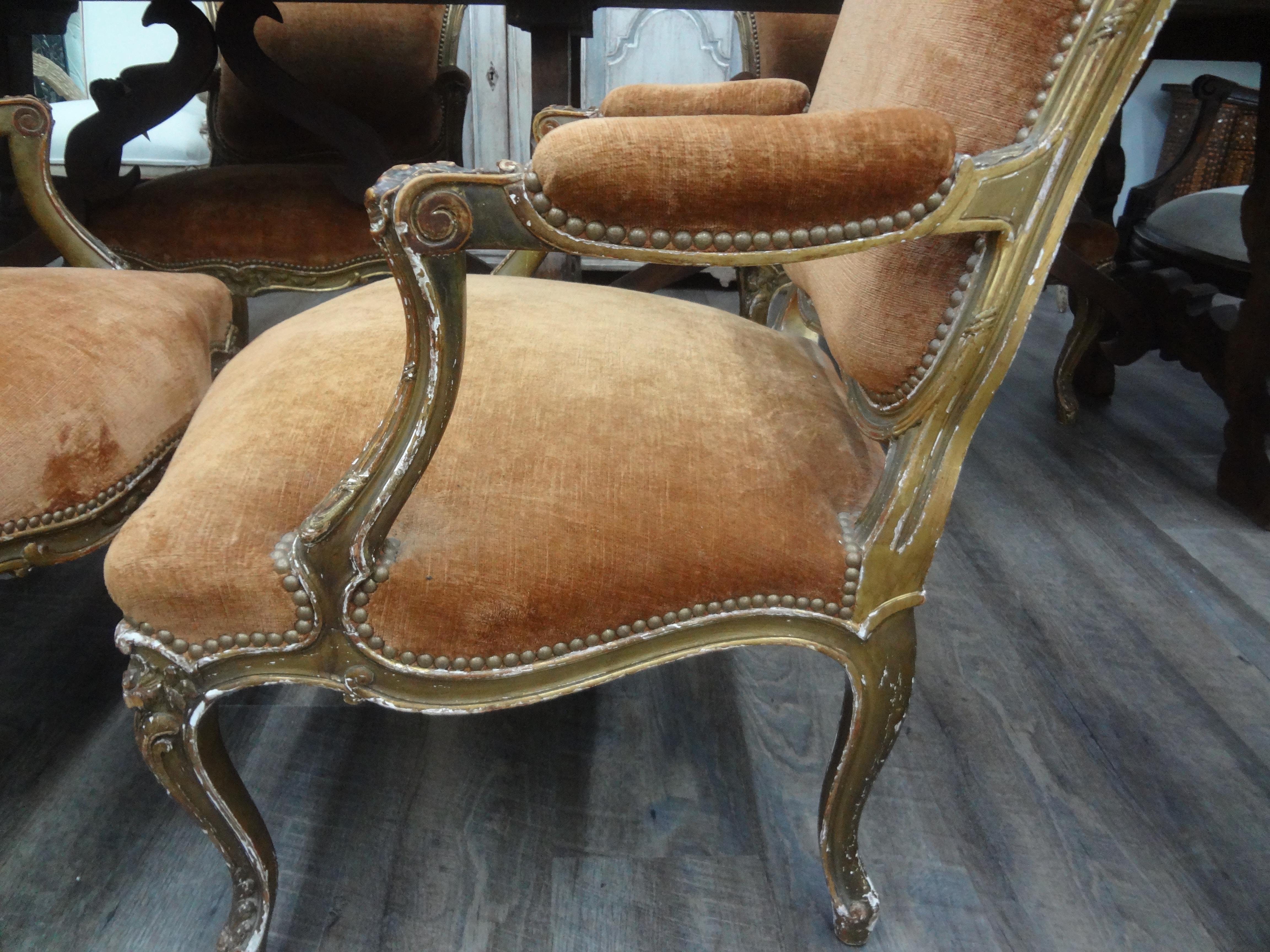 Paire de chaises françaises du 19ème siècle en bois doré de style Louis XV en vente 7
