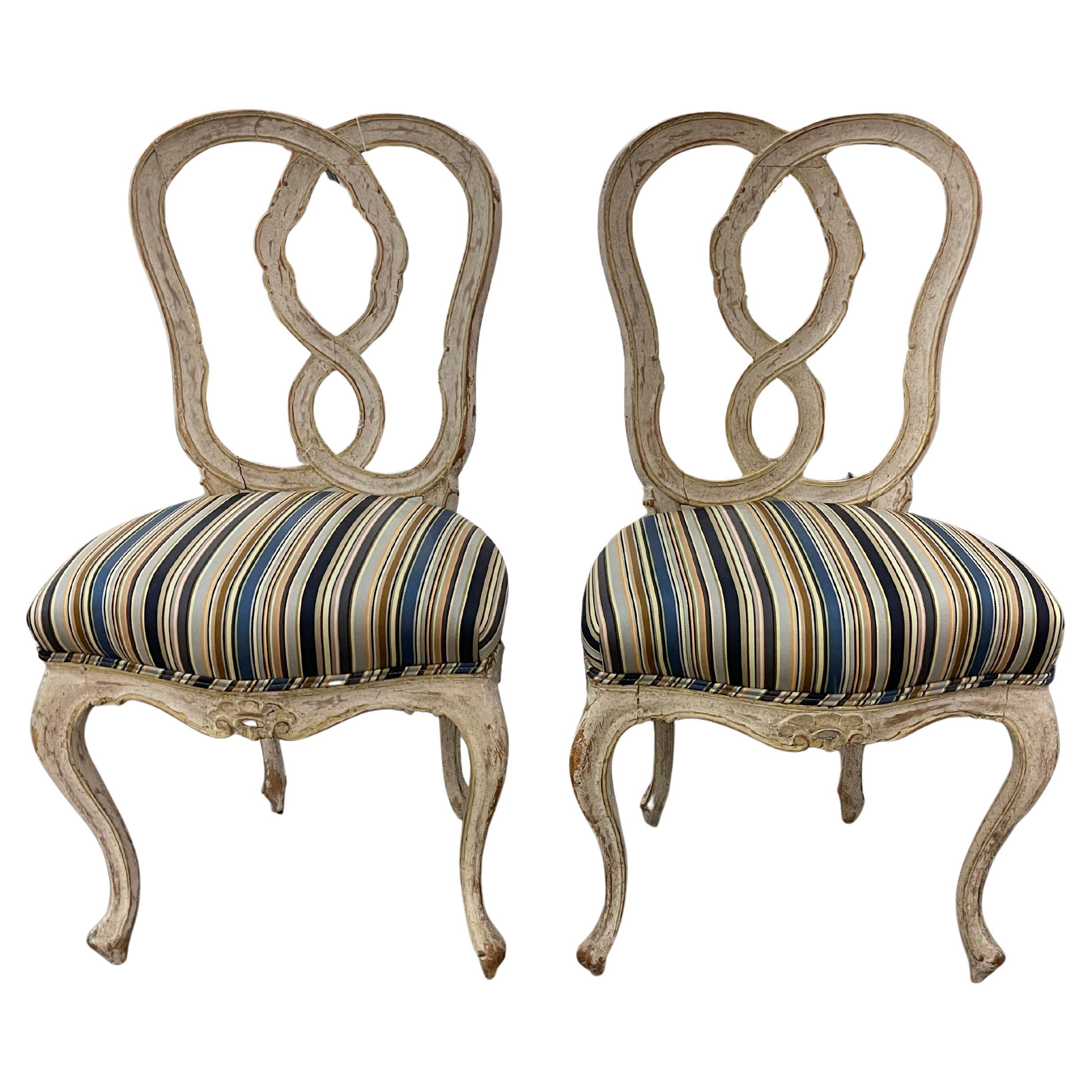 Paar französische Beistellstühle im Stil Louis XV aus dem 19. Jahrhundert mit Paul Smith-Stoff im Angebot