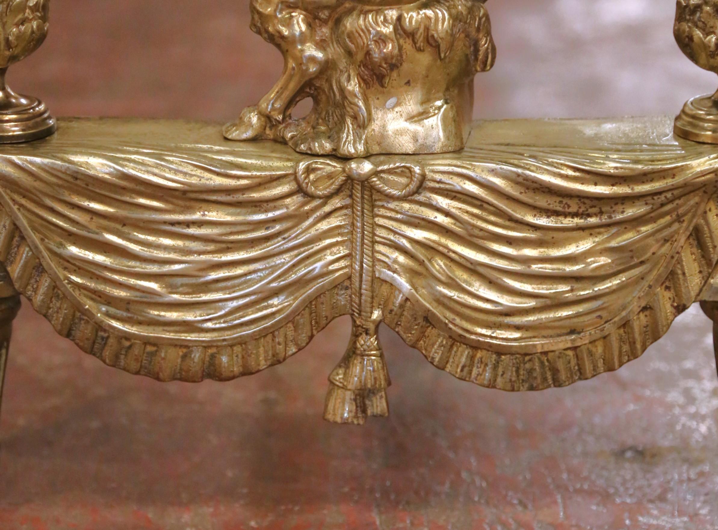 Pareja de Morillos Franceses Luis XVI del Siglo XIX en Bronce Doré con Putti Sentado en venta 1