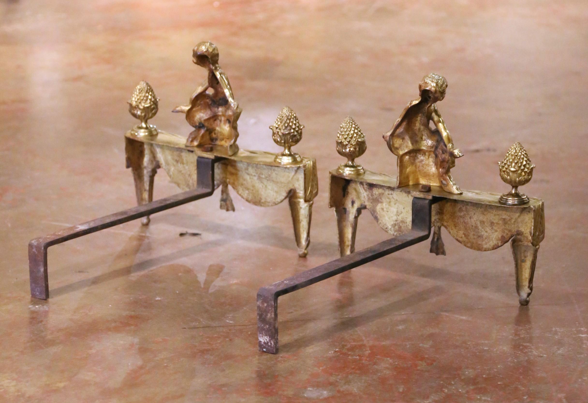 Pareja de Morillos Franceses Luis XVI del Siglo XIX en Bronce Doré con Putti Sentado en venta 2