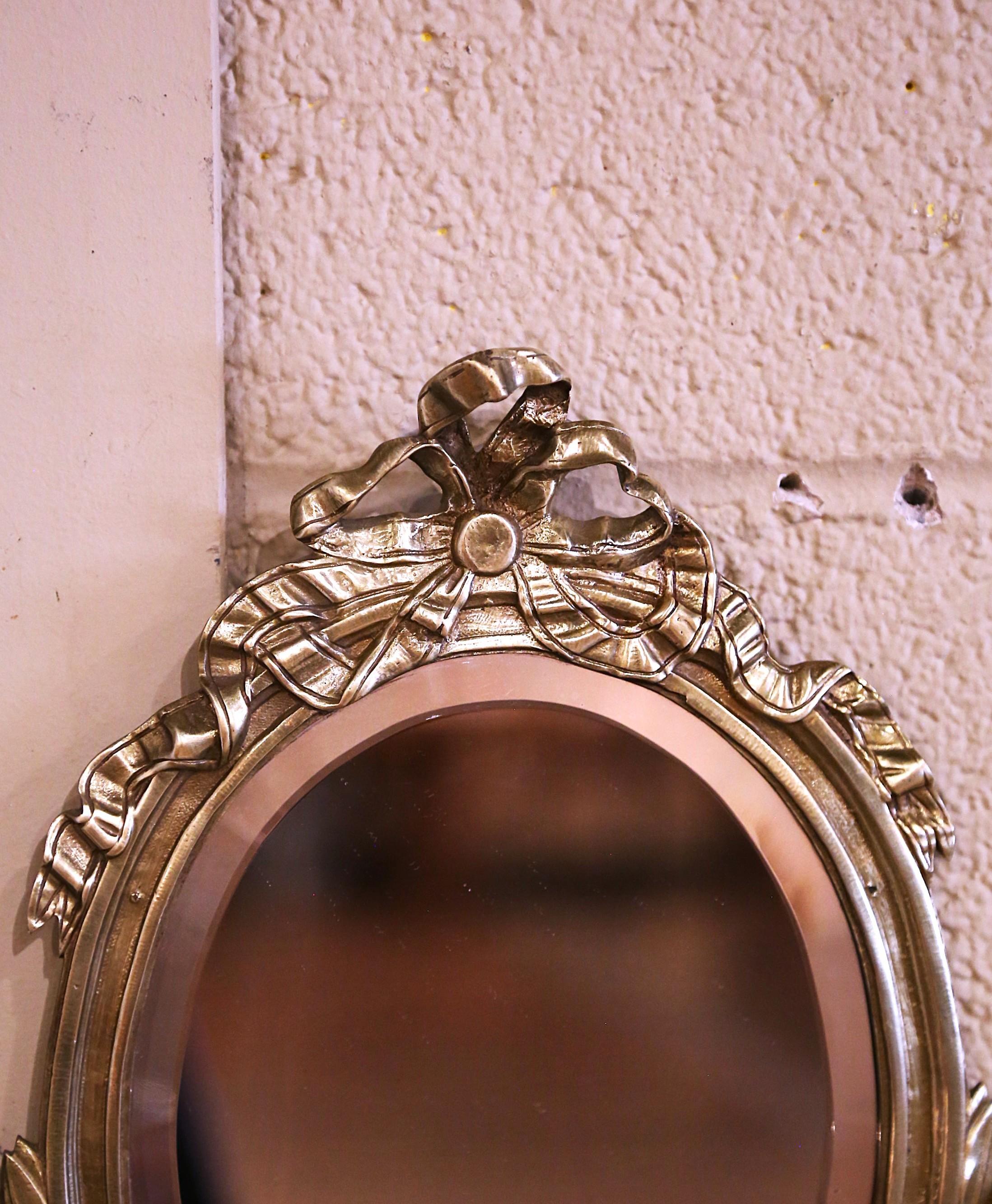 italien Paire de miroirs muraux Louis XVI français du 19ème siècle avec bougeoirs en vente