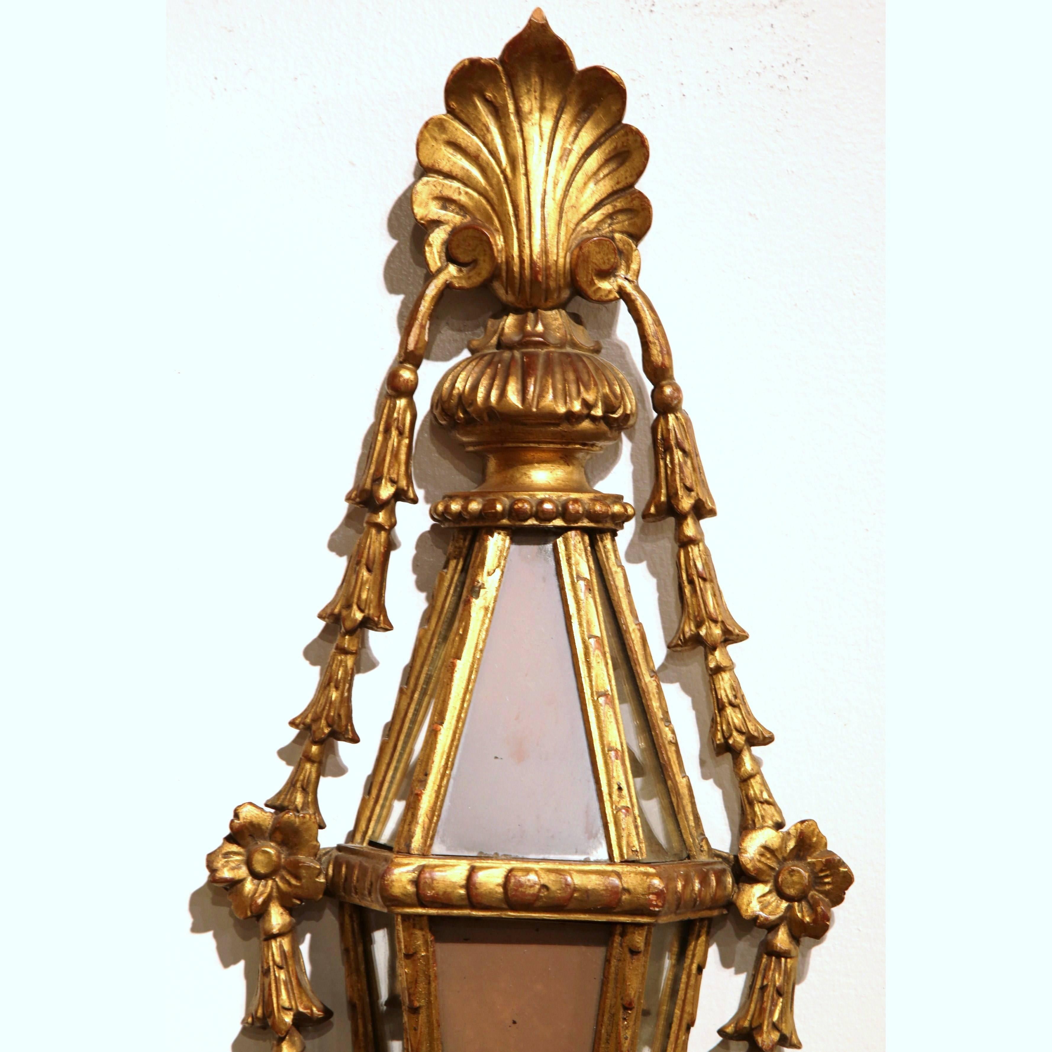 Hand-Carved Pair of 19th Century French Louis XVI Carved Giltwood and Mirrored Wall Sconces For Sale