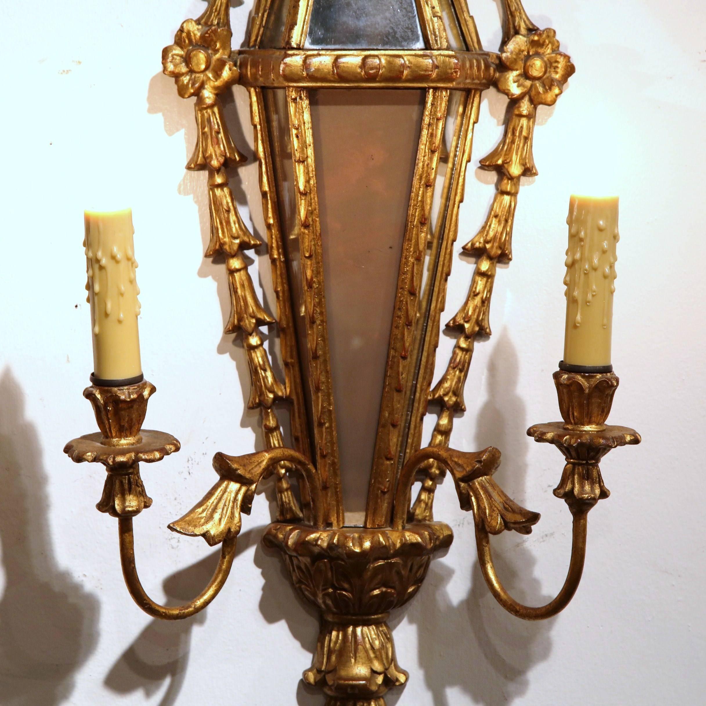 Pair of 19th Century French Louis XVI Carved Giltwood and Mirrored Wall Sconces In Excellent Condition For Sale In Dallas, TX