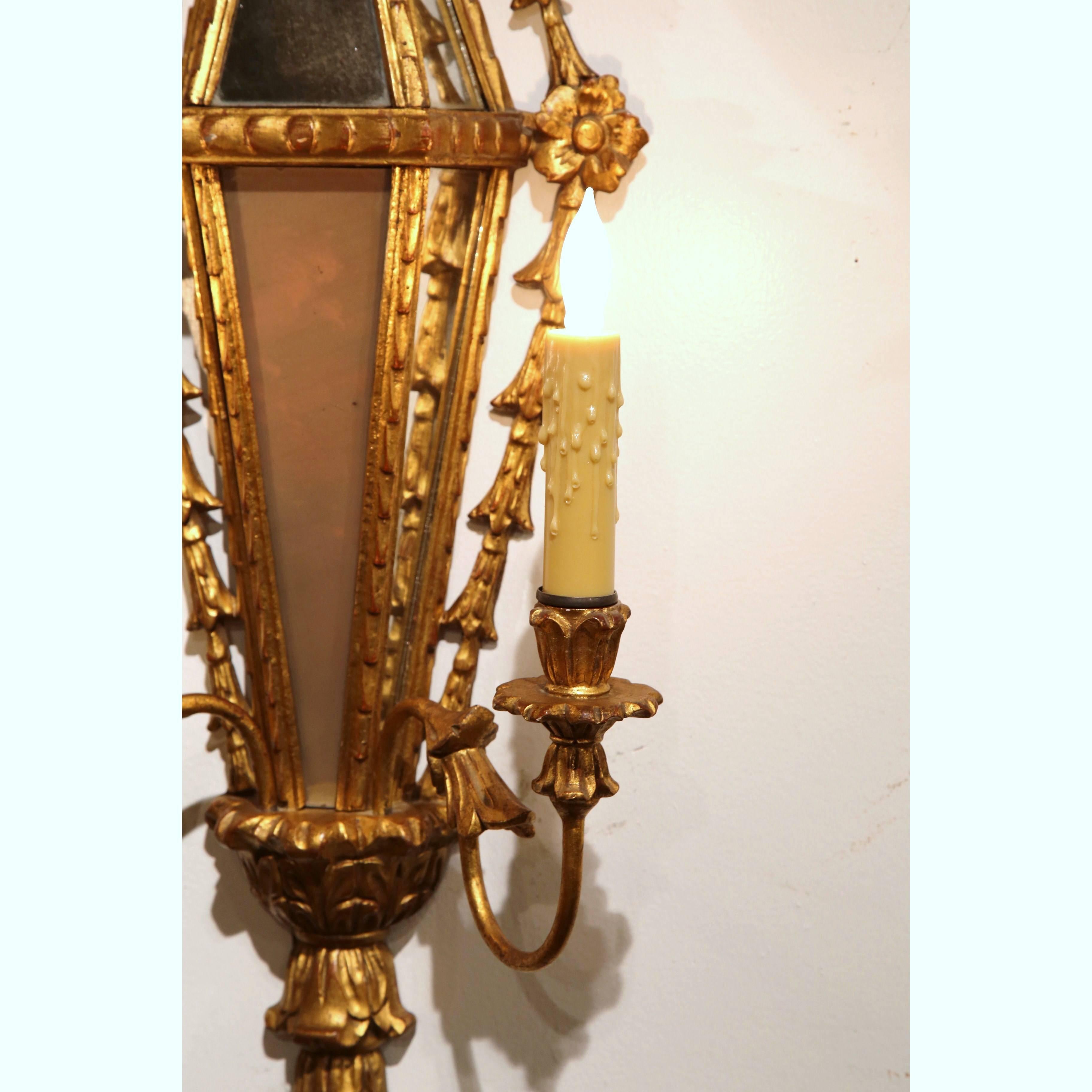 Metal Pair of 19th Century French Louis XVI Carved Giltwood and Mirrored Wall Sconces For Sale