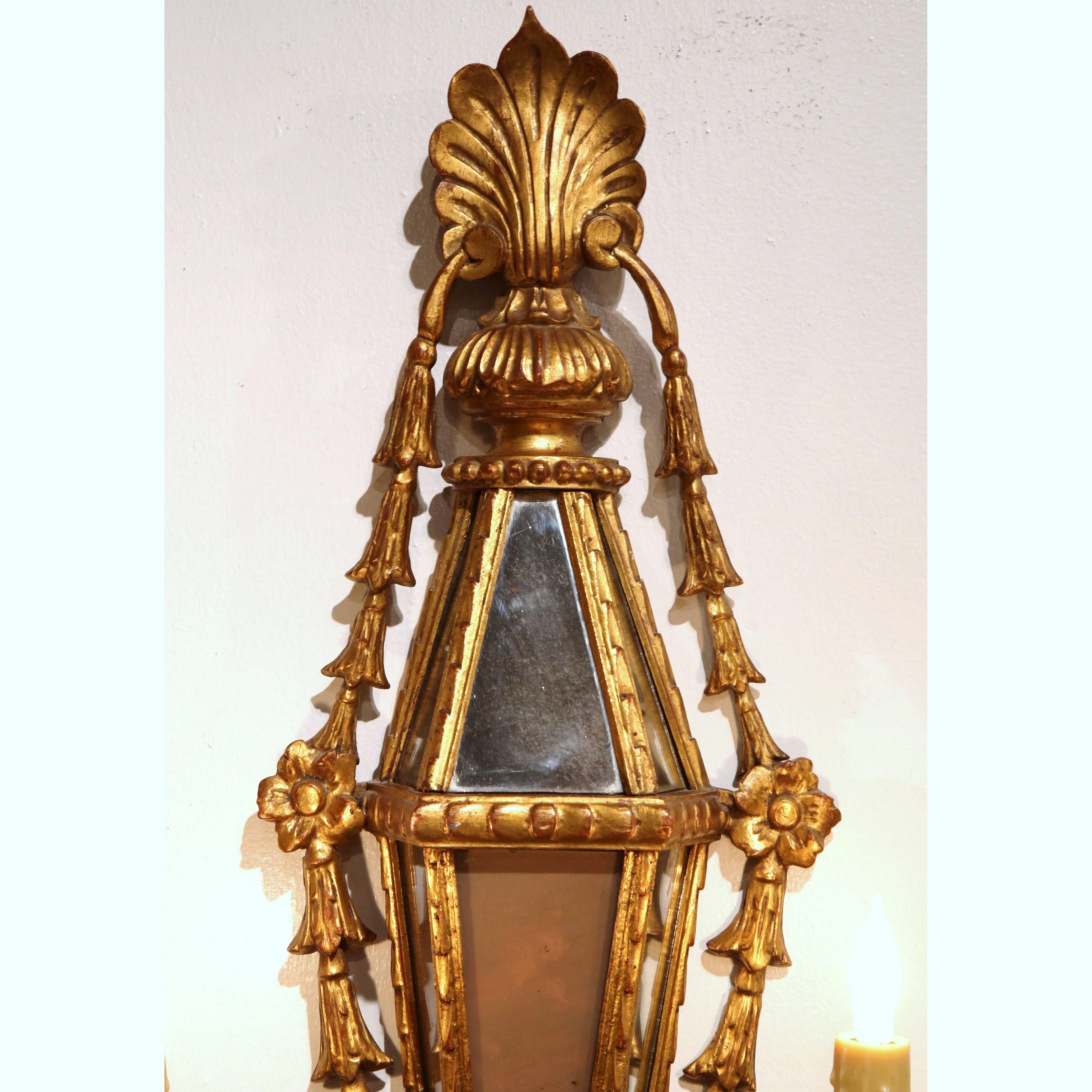 Pair of 19th Century French Louis XVI Carved Giltwood and Mirrored Wall Sconces For Sale 1
