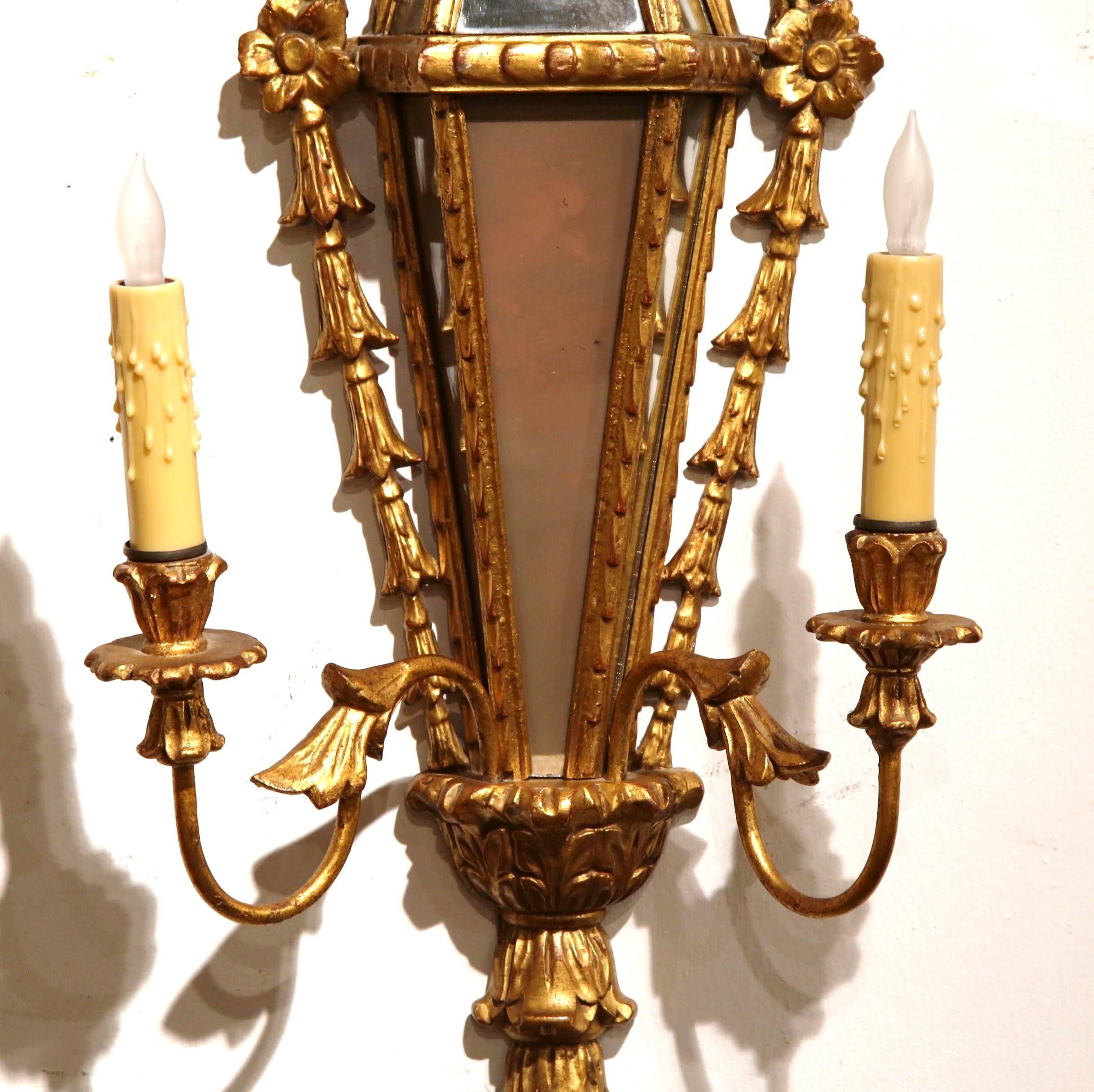 Pair of 19th Century French Louis XVI Carved Giltwood and Mirrored Wall Sconces For Sale 2
