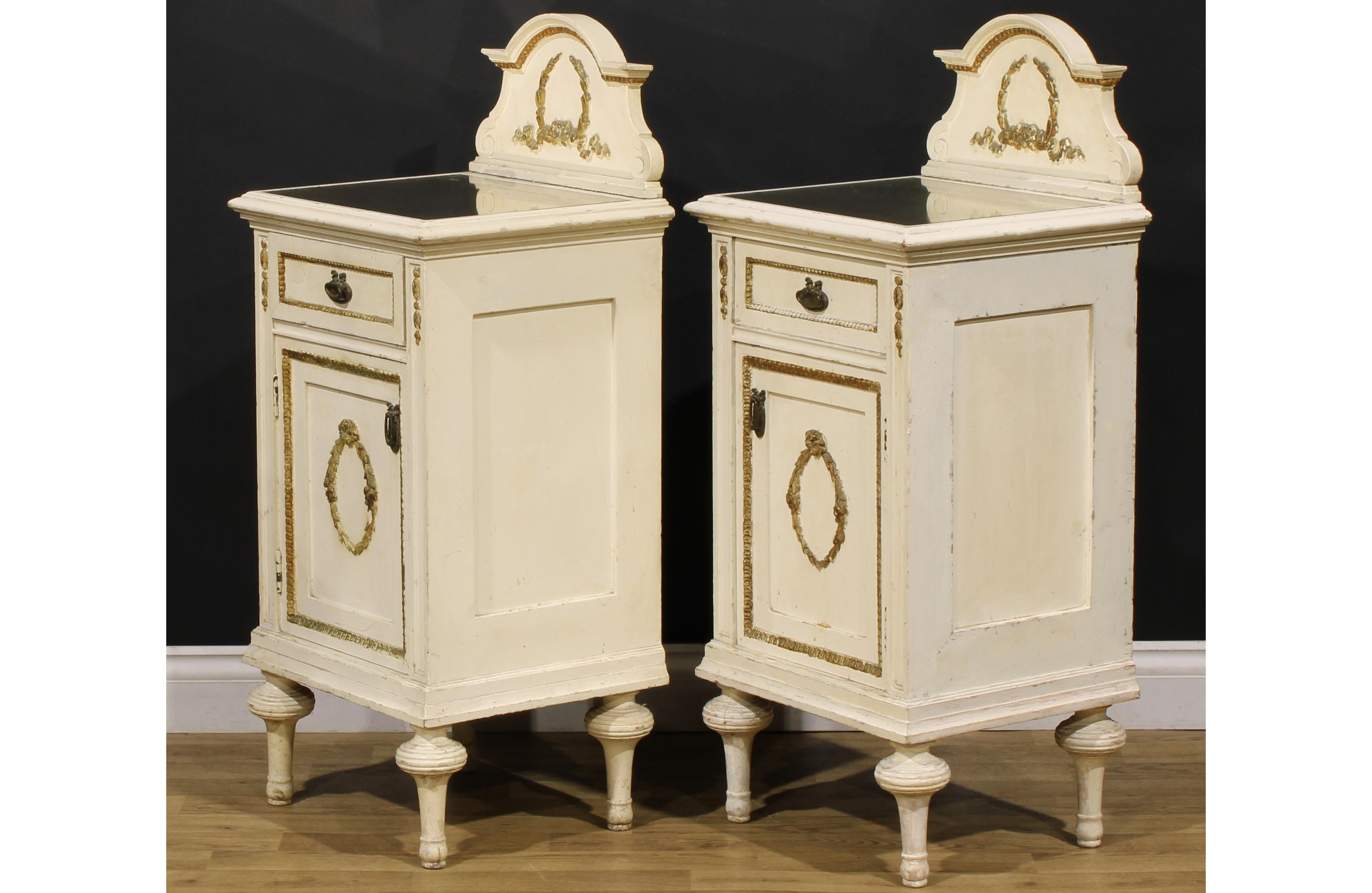 Hand-Carved Pair of 19th Century French Louis XVI Carved Painted Nightstands Bedside Tables For Sale