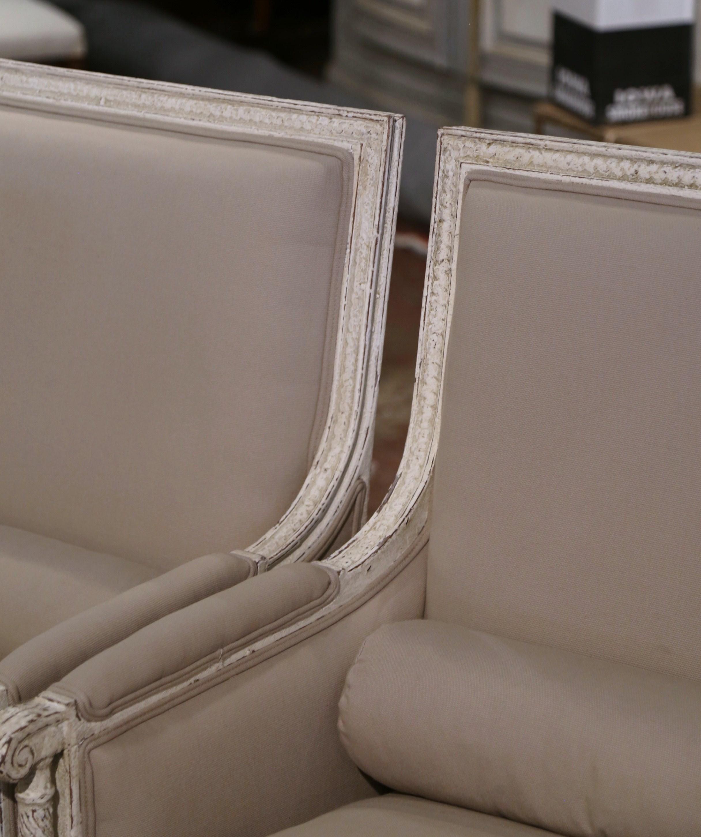 Français Paire de fauteuils Louis XVI du 19ème siècle français sculptés et peints en vente