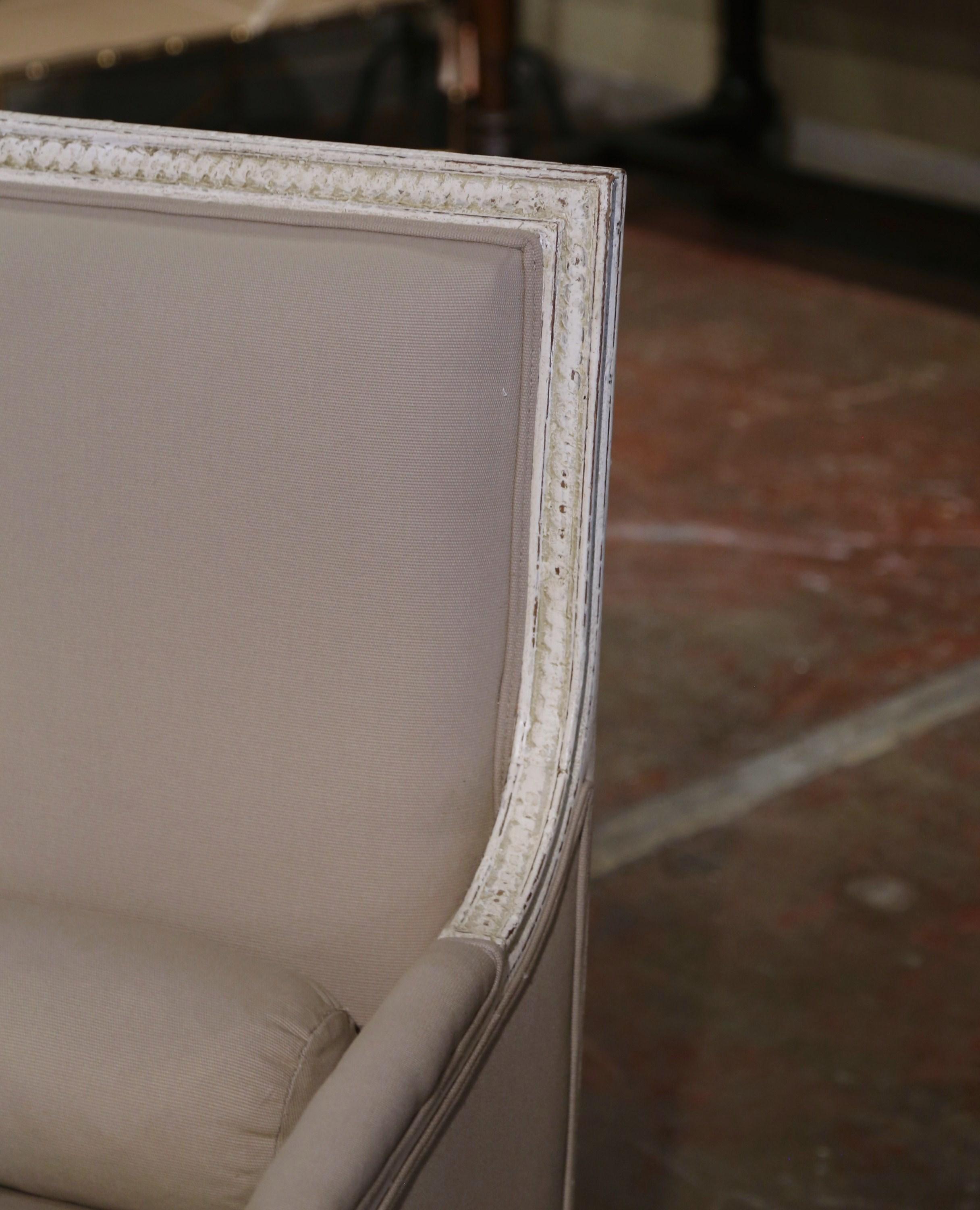 Tissu Paire de fauteuils Louis XVI du 19ème siècle français sculptés et peints en vente