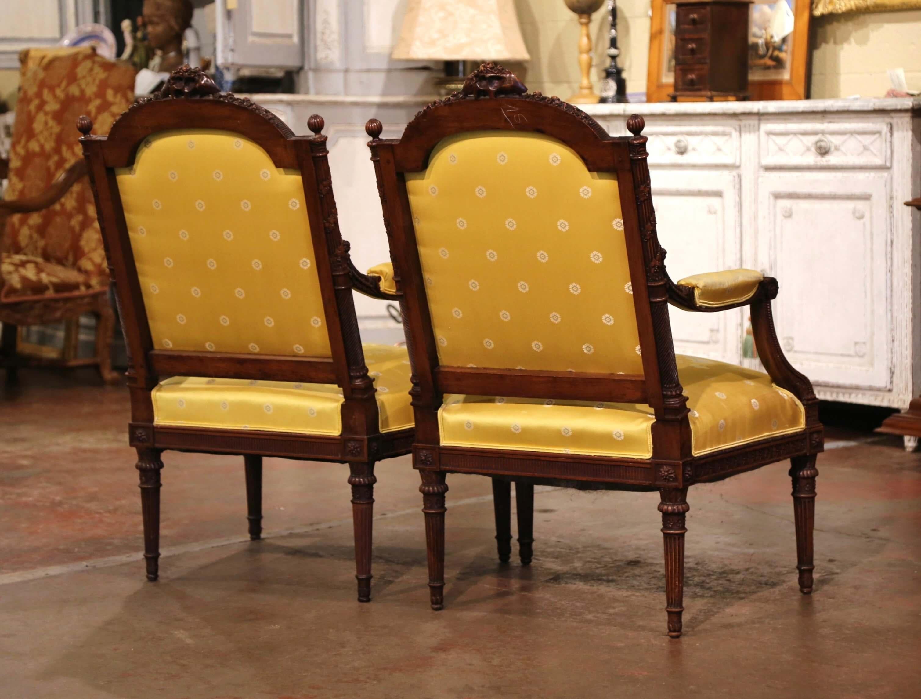 Pair of 19th Century French Louis XVI Carved Walnut Carved Fauteuils Armchairs For Sale 5