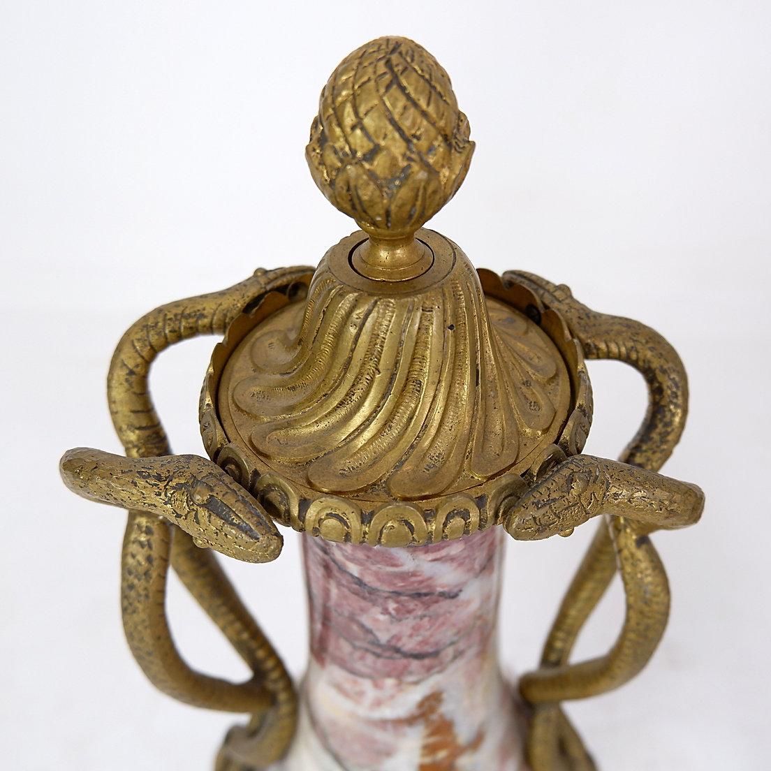 Coppia di cassette francesi Luigi XVI del XIX secolo in marmo e bronzo in vendita 6