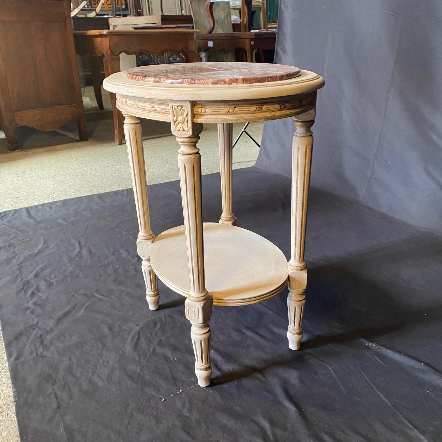 Français Paire de tables d'appoint Louis XVI du 19ème siècle en marbre peint en vente