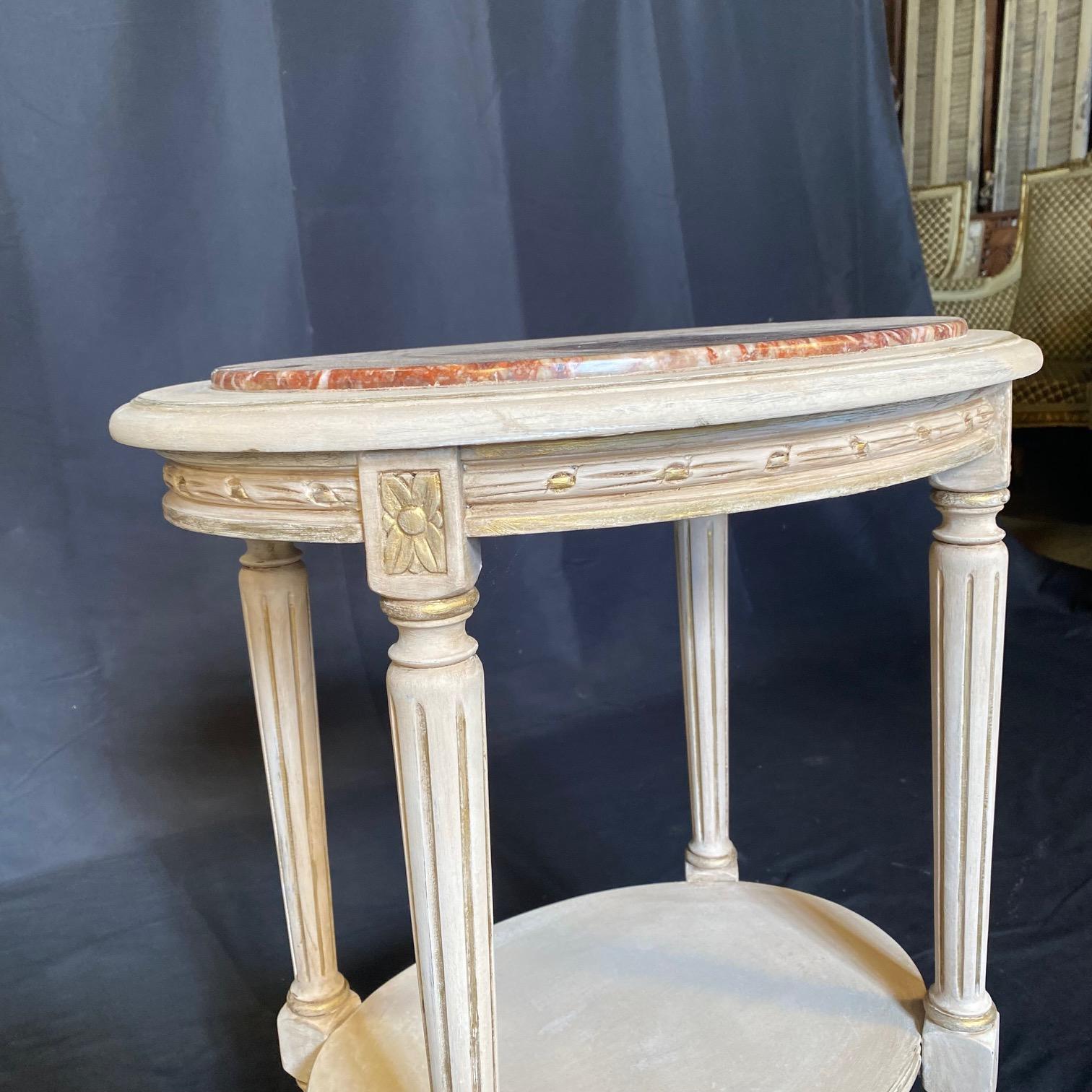 Paire de tables d'appoint Louis XVI du 19ème siècle en marbre peint en vente 2