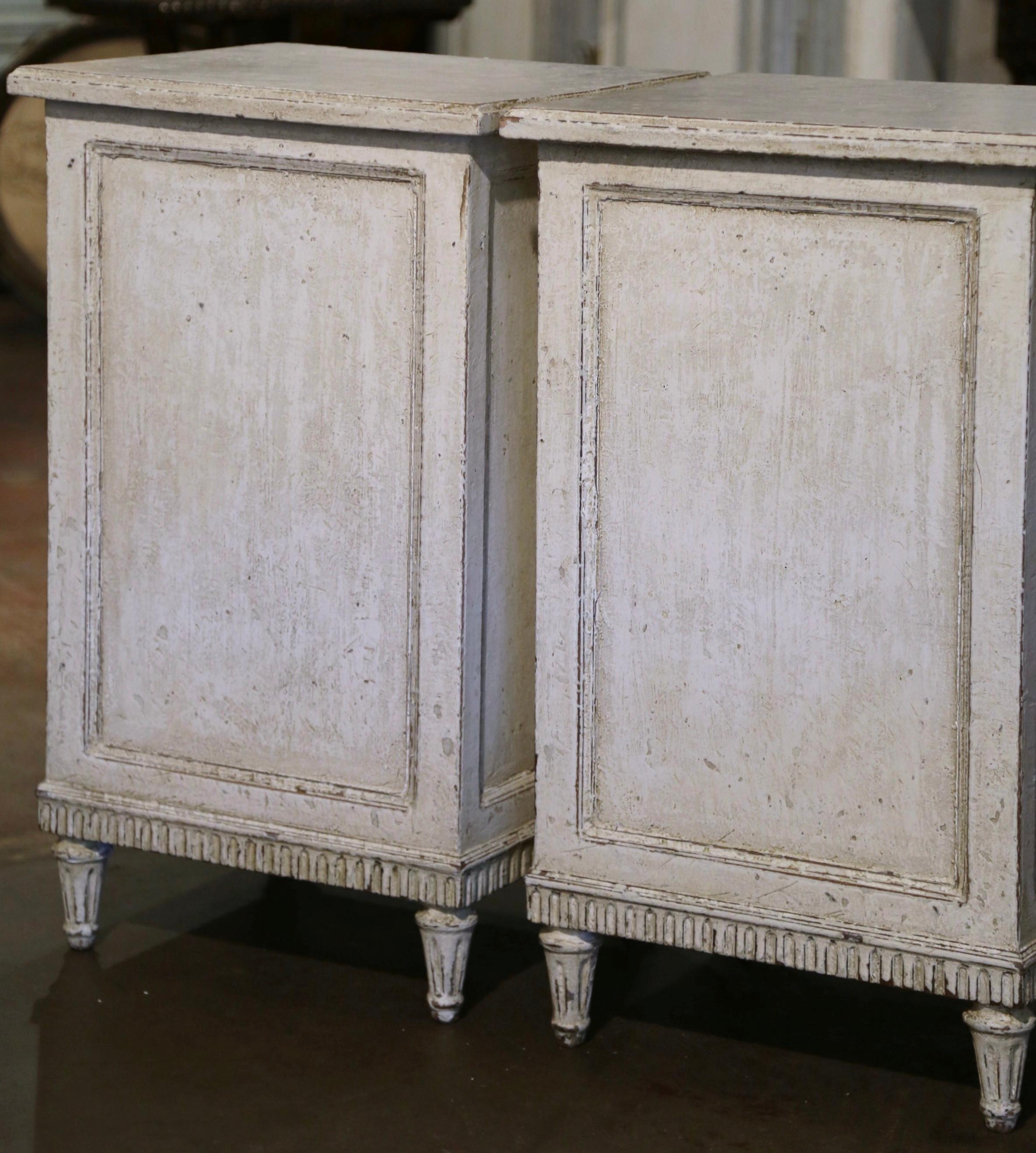 Pair of 19th Century French Louis XVI Painted Nightstands Bedside Tables 10