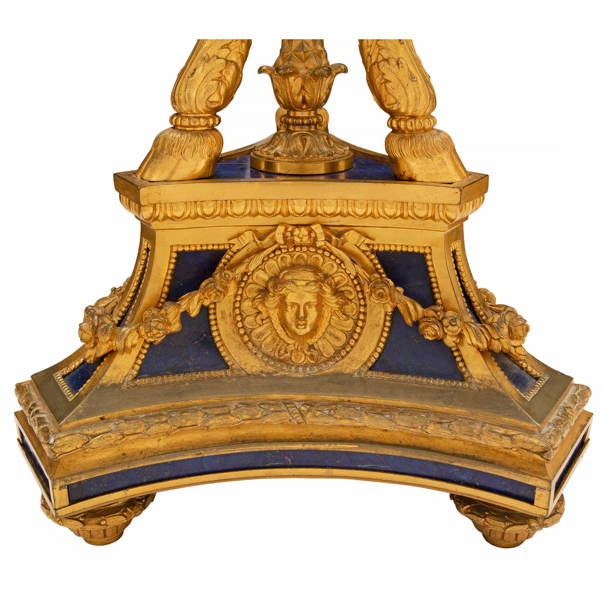 Paar französische Louis-XVI-Kandelaber aus Goldbronze und Lapis Lazuli aus dem 19. Jahrhundert im Angebot 2