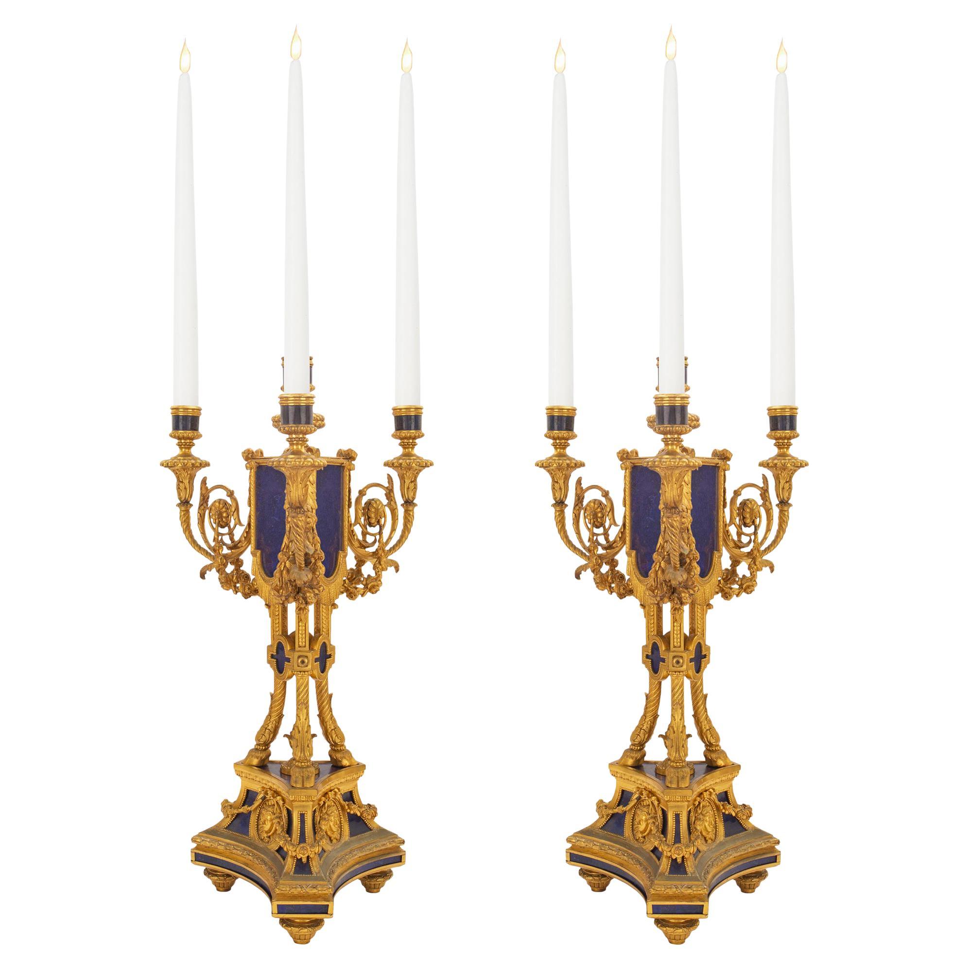 Paar französische Louis-XVI-Kandelaber aus Goldbronze und Lapis Lazuli aus dem 19. Jahrhundert im Angebot