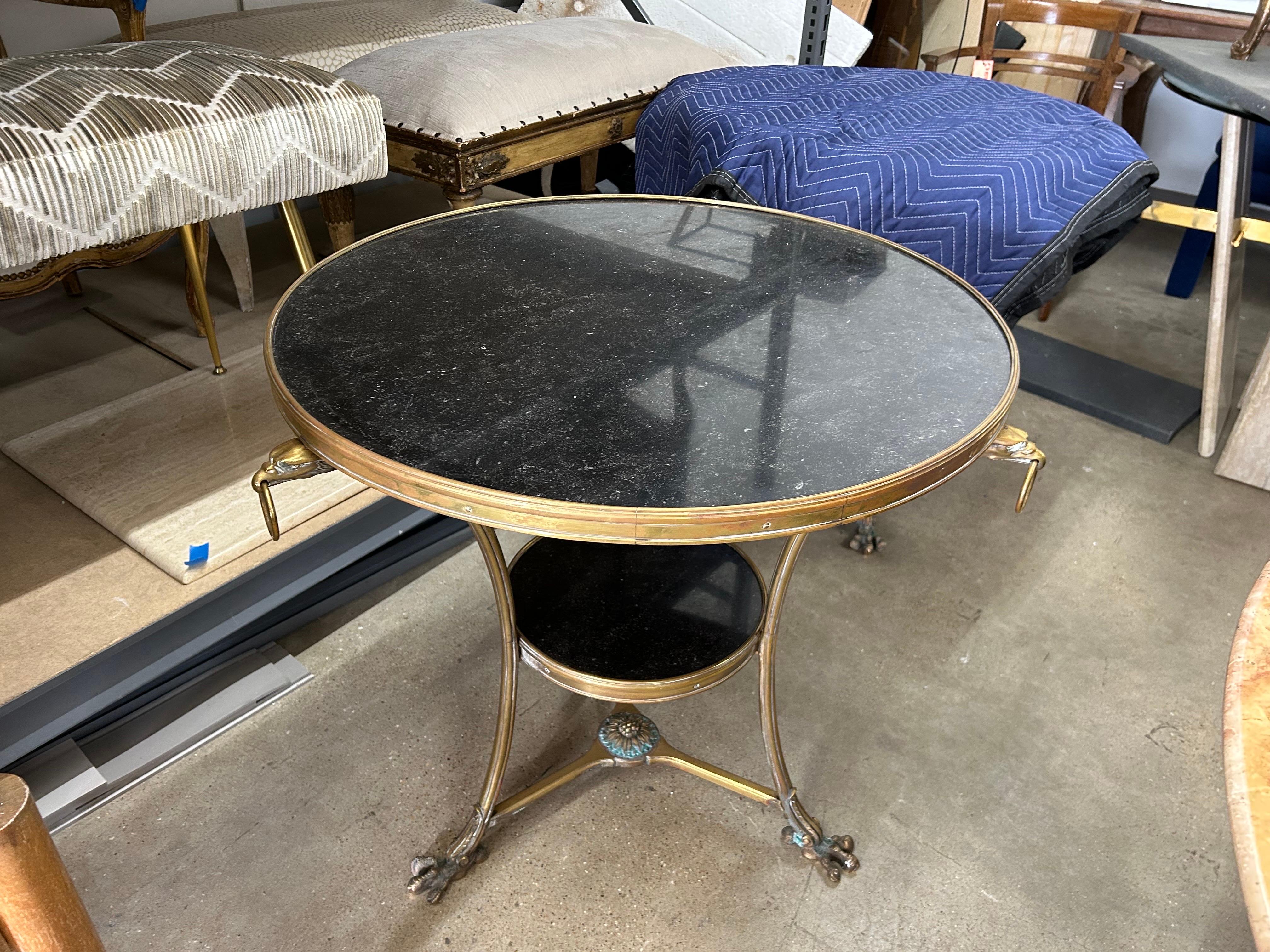 Paar französische Bronze- und Marmortische im Louis-XVI.-Stil des 19. Jahrhunderts im Angebot 12