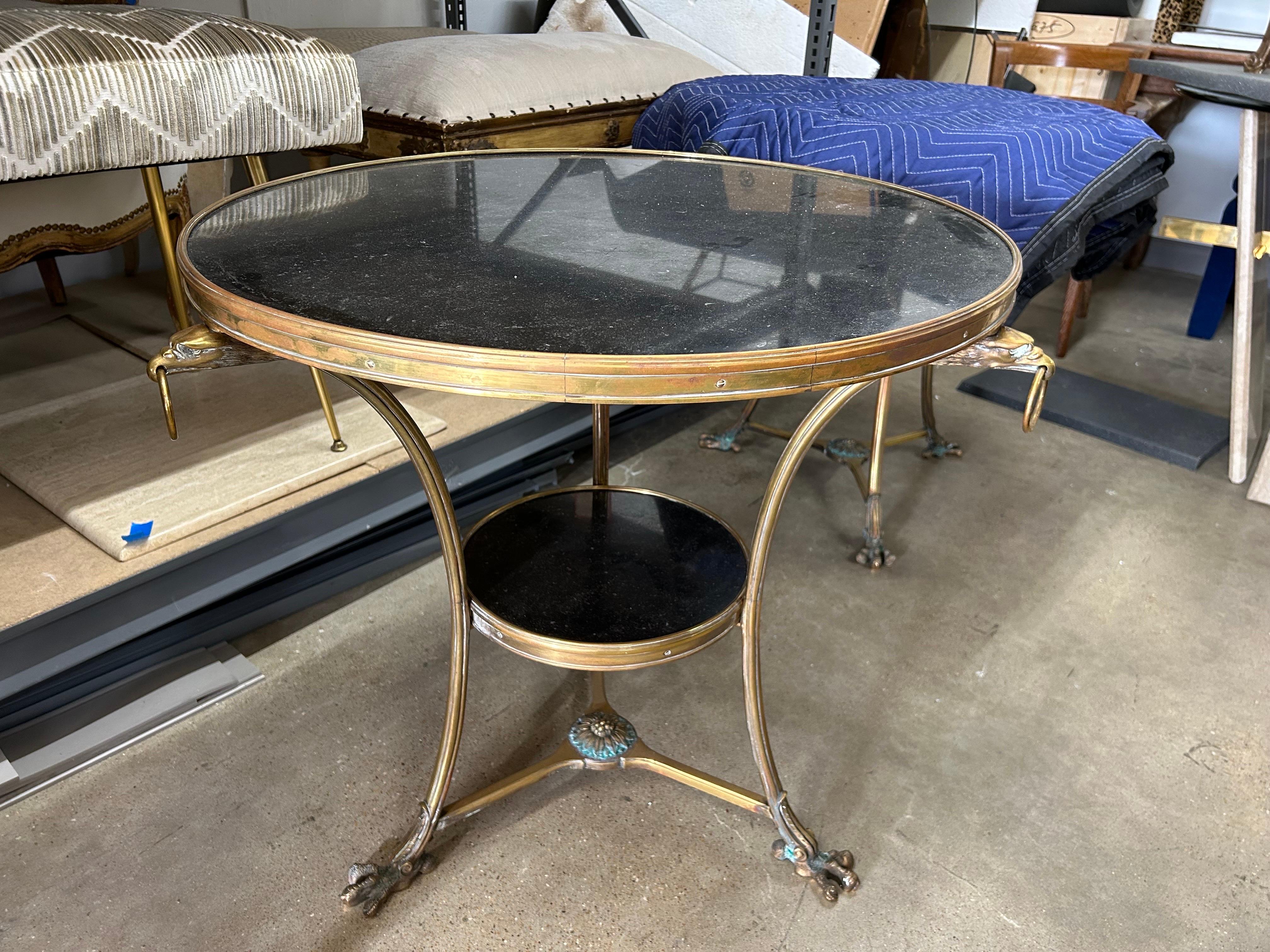 Paar französische Bronze- und Marmortische im Louis-XVI.-Stil des 19. Jahrhunderts im Angebot 13