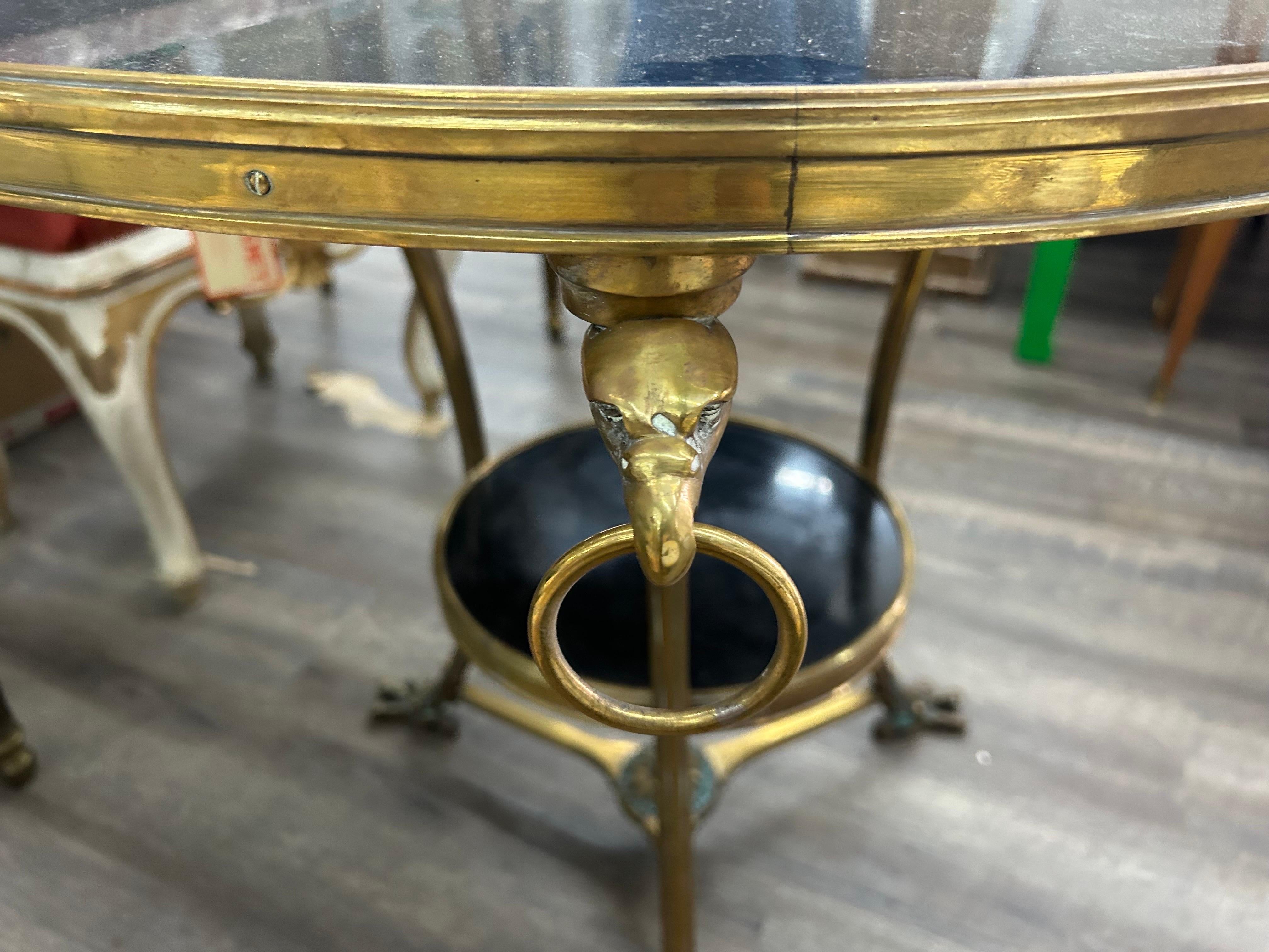 Paar französische Bronze- und Marmortische im Louis-XVI.-Stil des 19. Jahrhunderts im Angebot 2