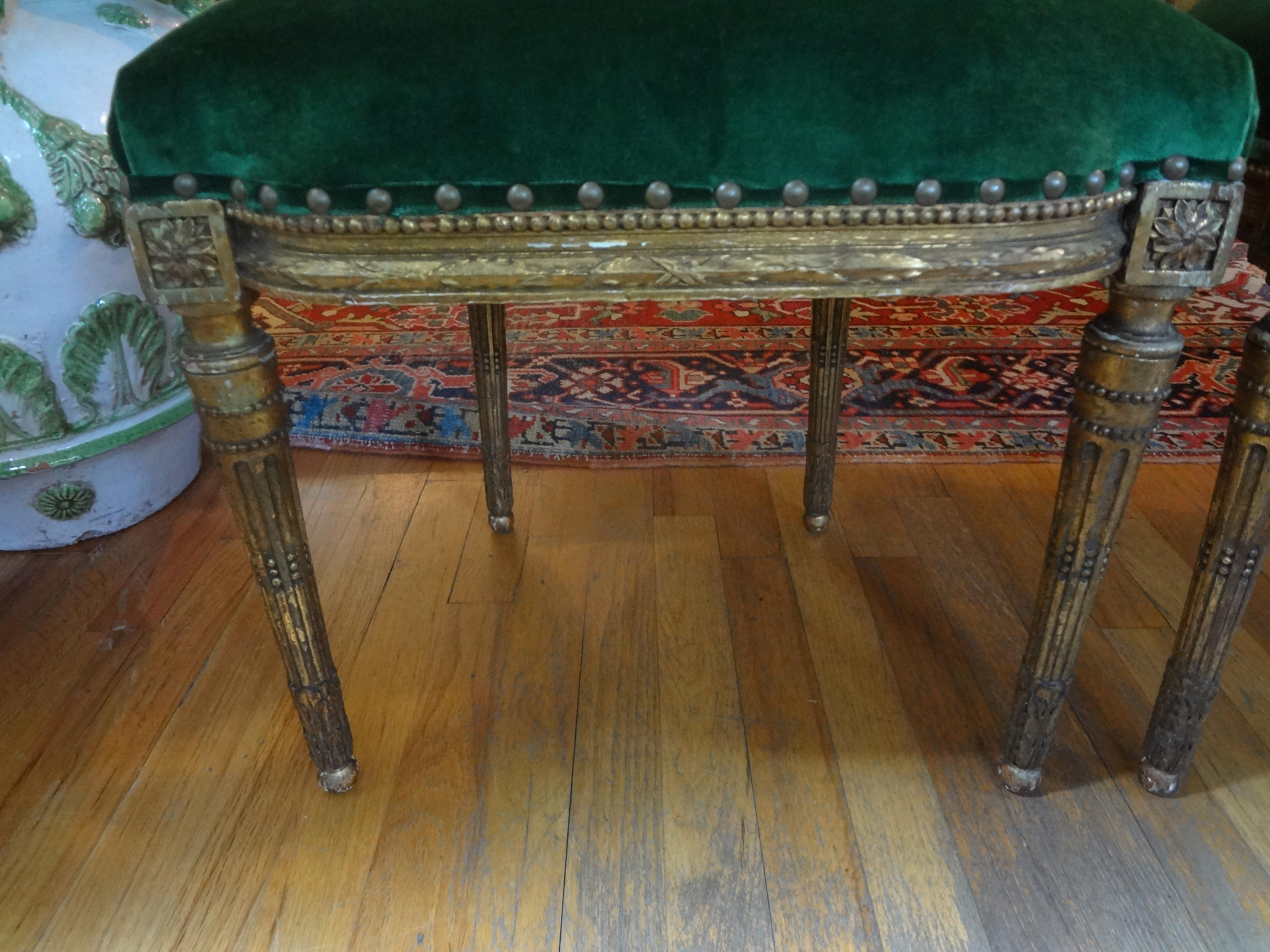 Paire de chaises françaises de style Louis XVI du 19ème siècle en bois doré Bon état - En vente à Houston, TX