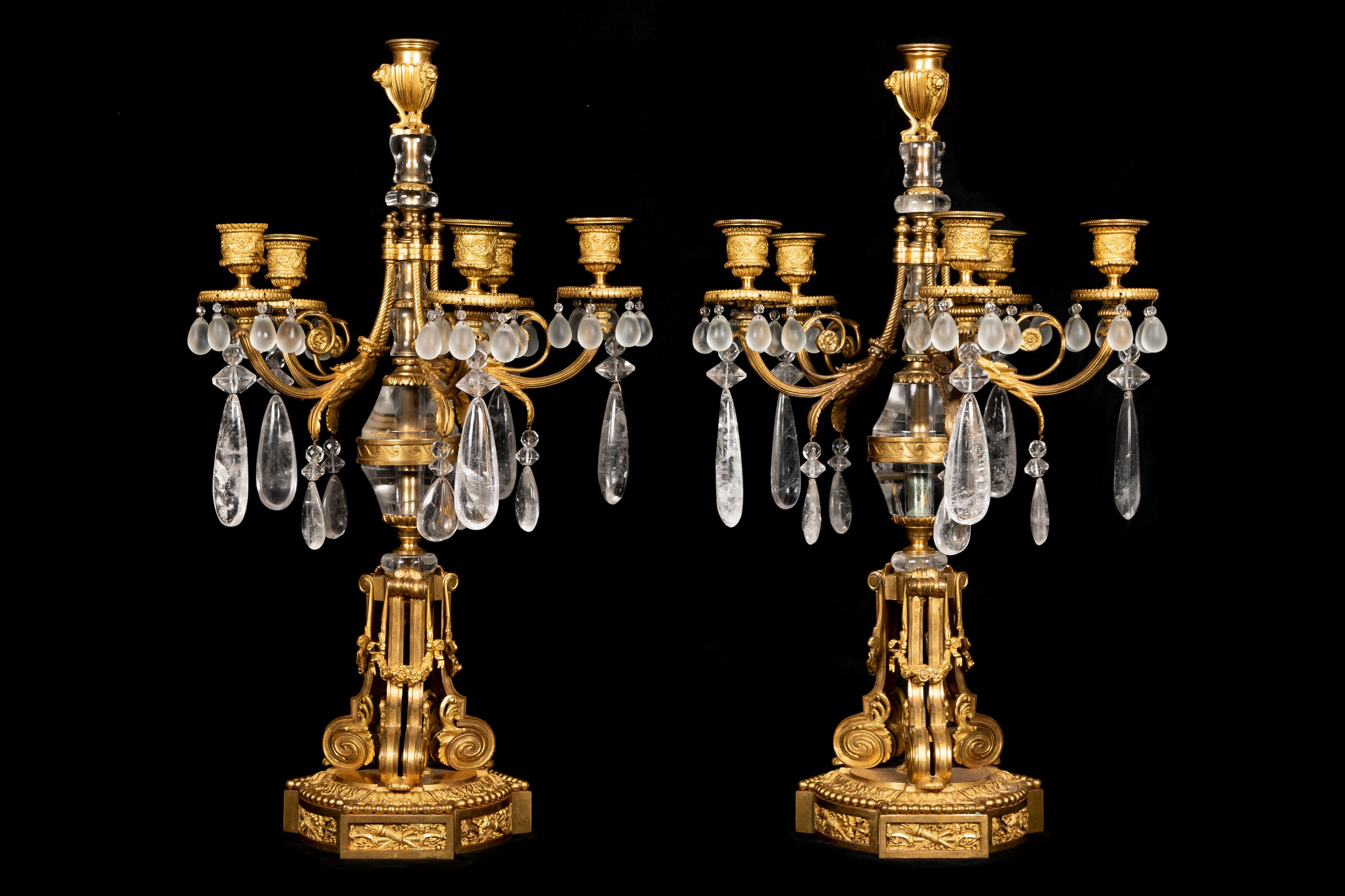 Francese Coppia di candelabri francesi del XIX secolo in stile Luigi XVI con cristalli di rocca e Ormolu in vendita