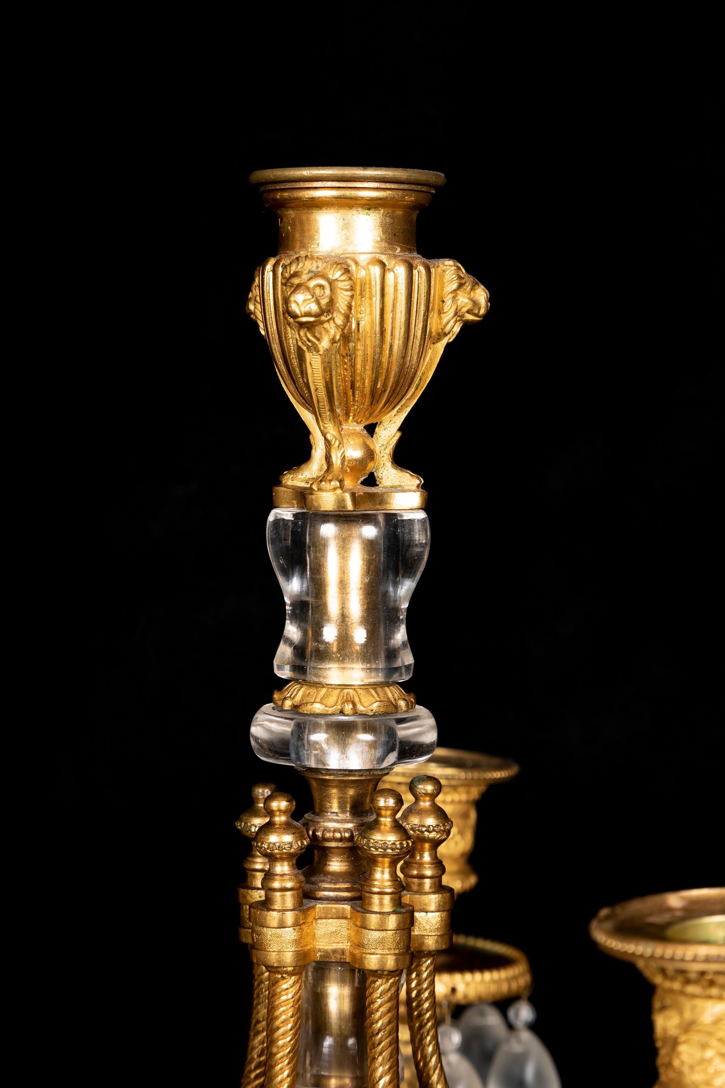 Coppia di candelabri francesi del XIX secolo in stile Luigi XVI con cristalli di rocca e Ormolu in vendita 2