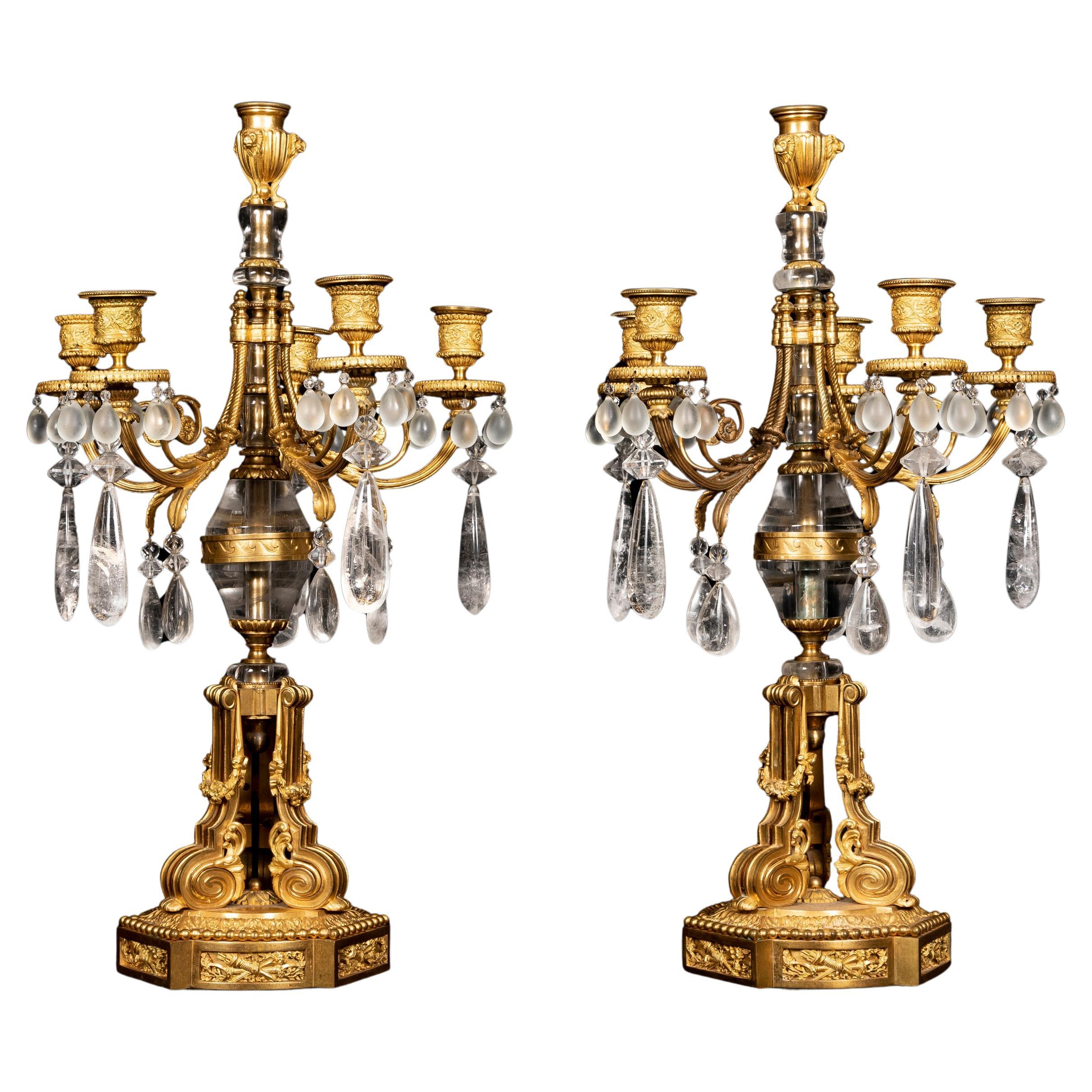 Coppia di candelabri francesi del XIX secolo in stile Luigi XVI con cristalli di rocca e Ormolu in vendita