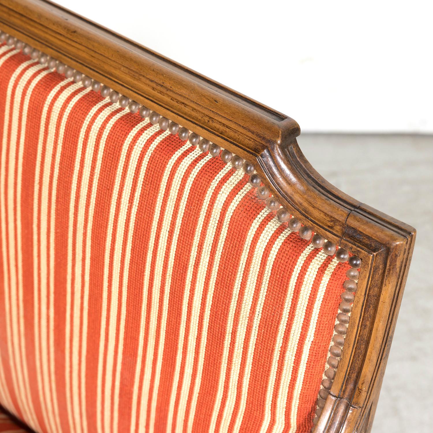 Paire de fauteuils surdimensionnés de style Louis XVI français du 19e siècle, de type Bergere Marquise en vente 5