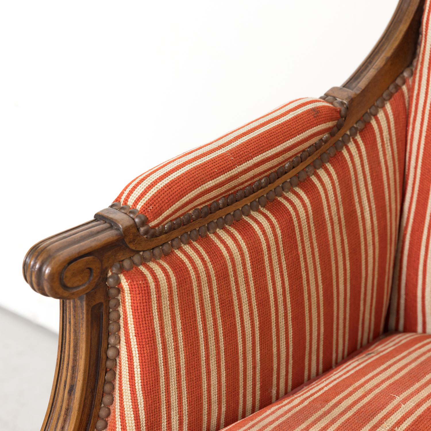 Paire de fauteuils surdimensionnés de style Louis XVI français du 19e siècle, de type Bergere Marquise en vente 6
