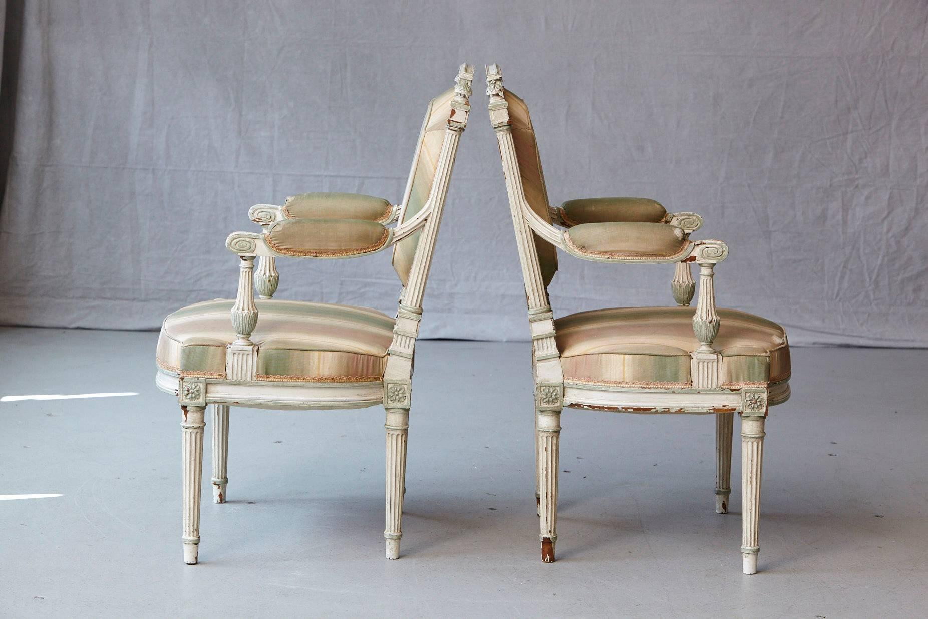 Pair of 19th Century French Louis XVI Style Painted Fauteuils In Good Condition For Sale In Aramits, Nouvelle-Aquitaine