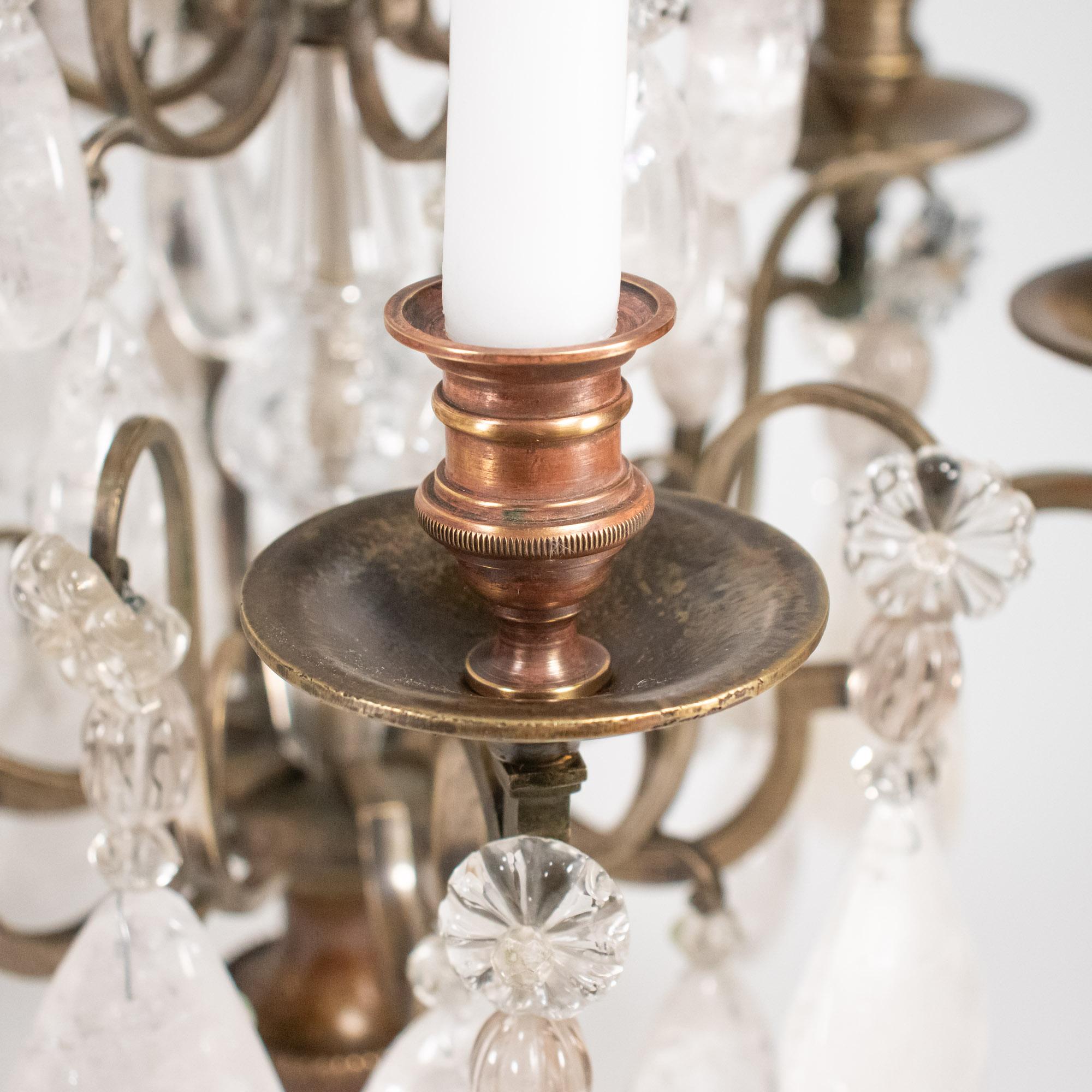 Coppia di candelabri a sei bracci in cristallo di rocca francesi del XIX secolo in stile Luigi XVI in vendita 4