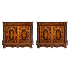 Paire d'armoires latérales françaises de style Louis XVI du 19ème siècle avec marqueterie florale