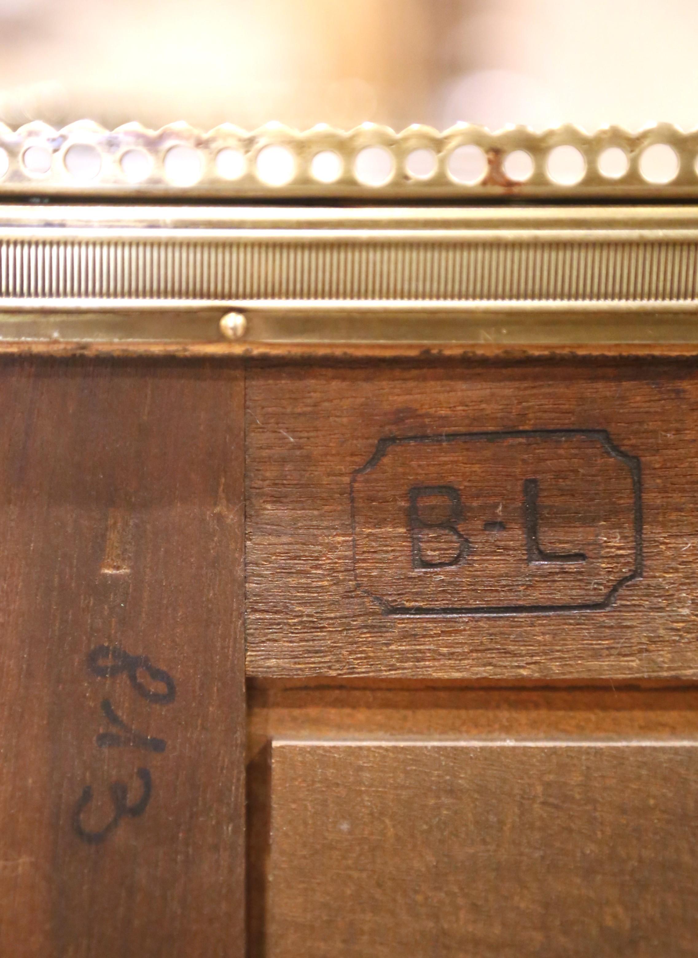 Pair of 19th Century French Louis XVI Walnut Nightstands with Marble Tops For Sale 10