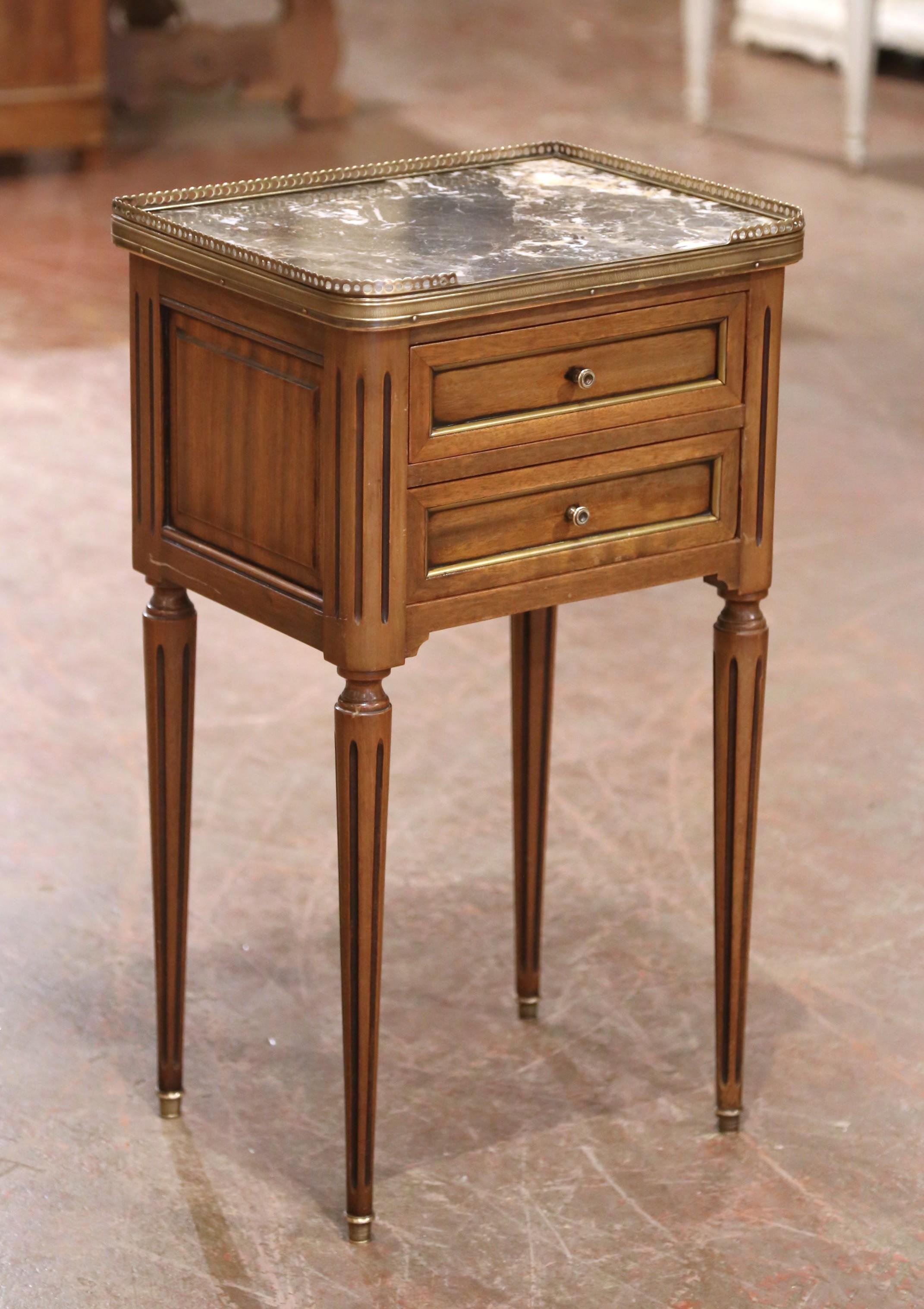 Hand-Carved Pair of 19th Century French Louis XVI Walnut Nightstands with Marble Tops For Sale