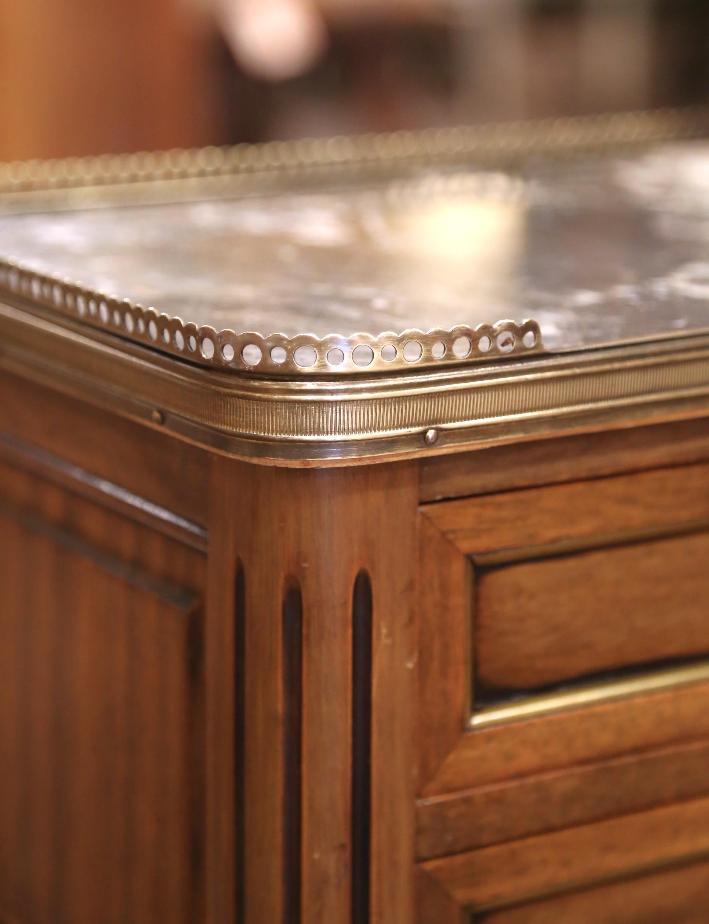 Pair of 19th Century French Louis XVI Walnut Nightstands with Marble Tops For Sale 4