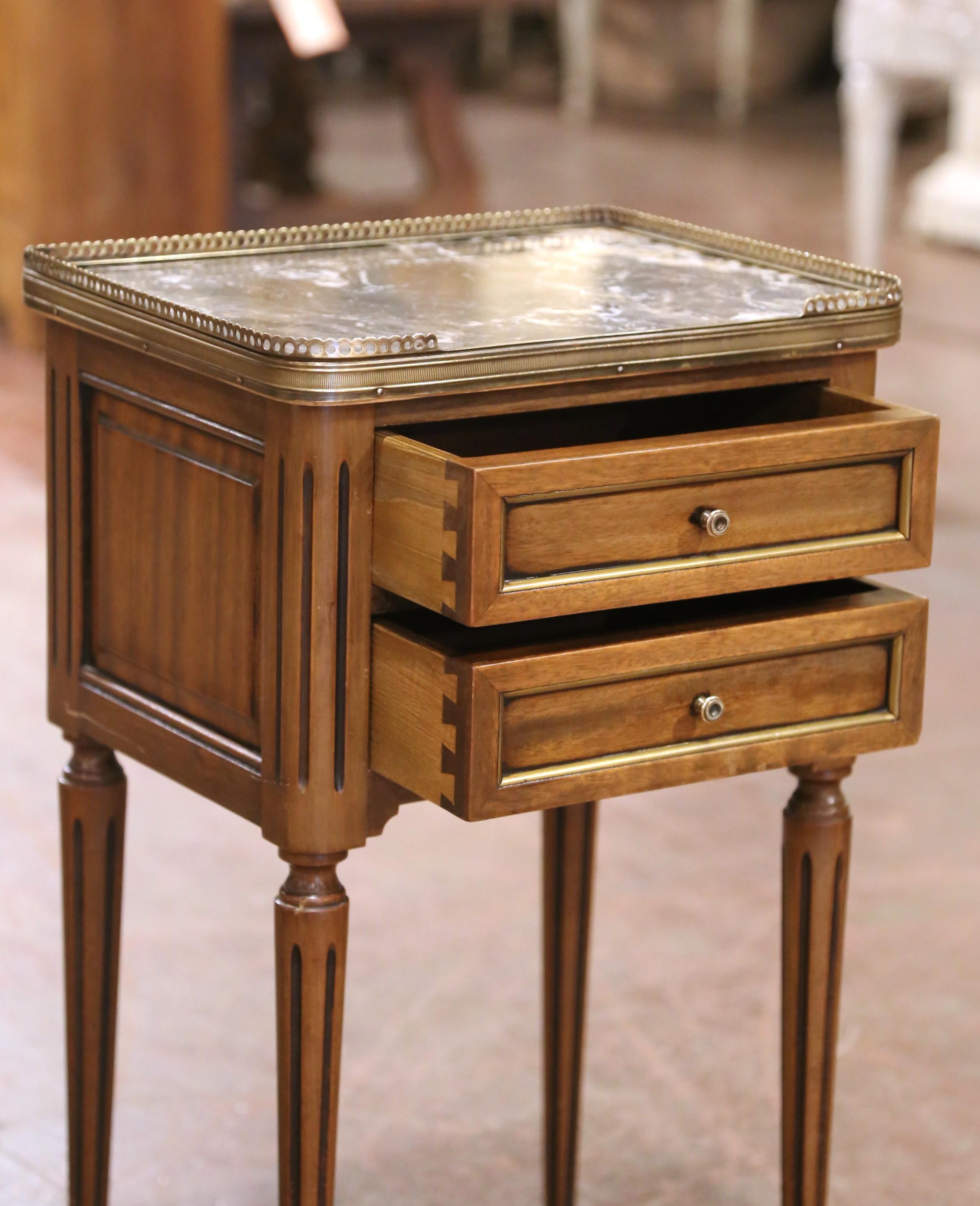 Pair of 19th Century French Louis XVI Walnut Nightstands with Marble Tops For Sale 5