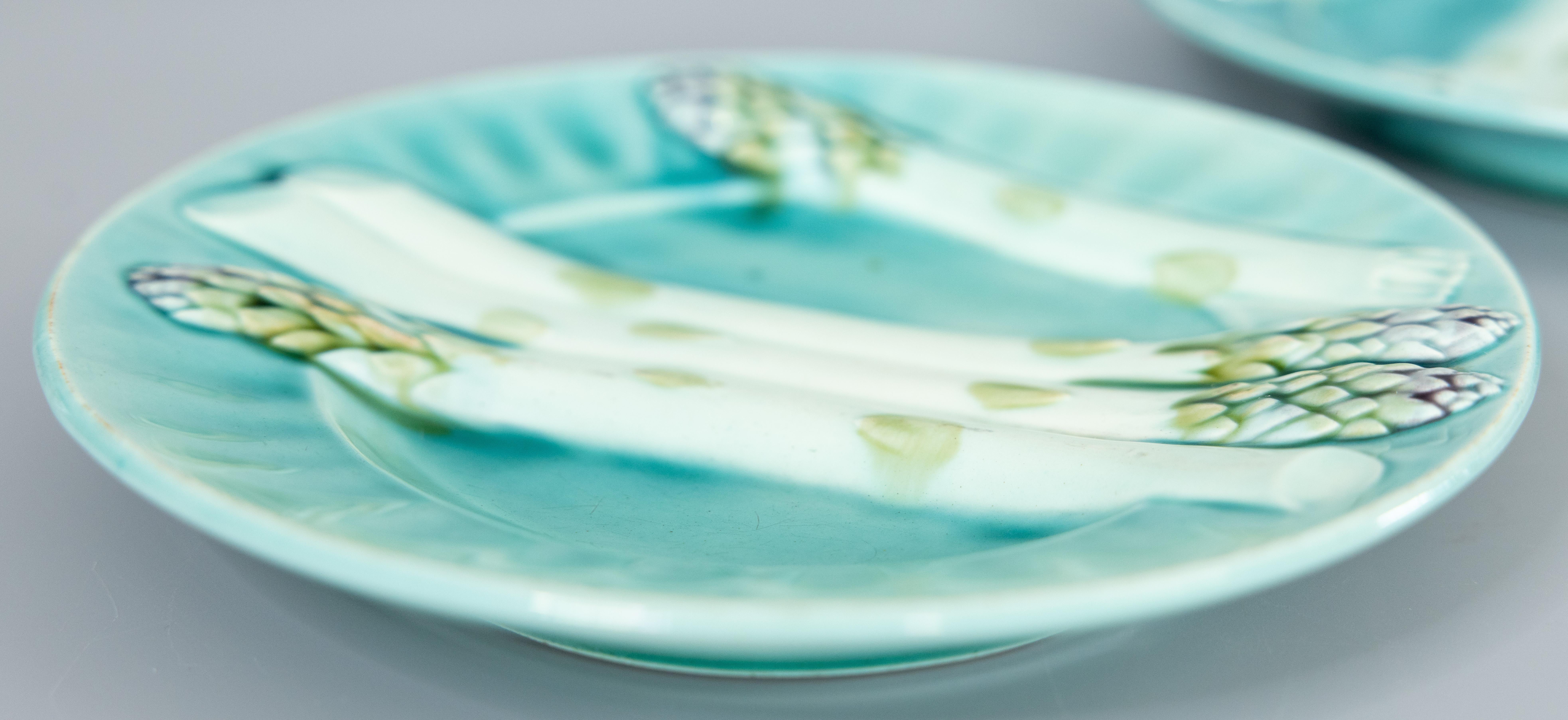 Ceramic Pair of 19th Century French Luneville Majolica Turquoise Asparagus Plates For Sale